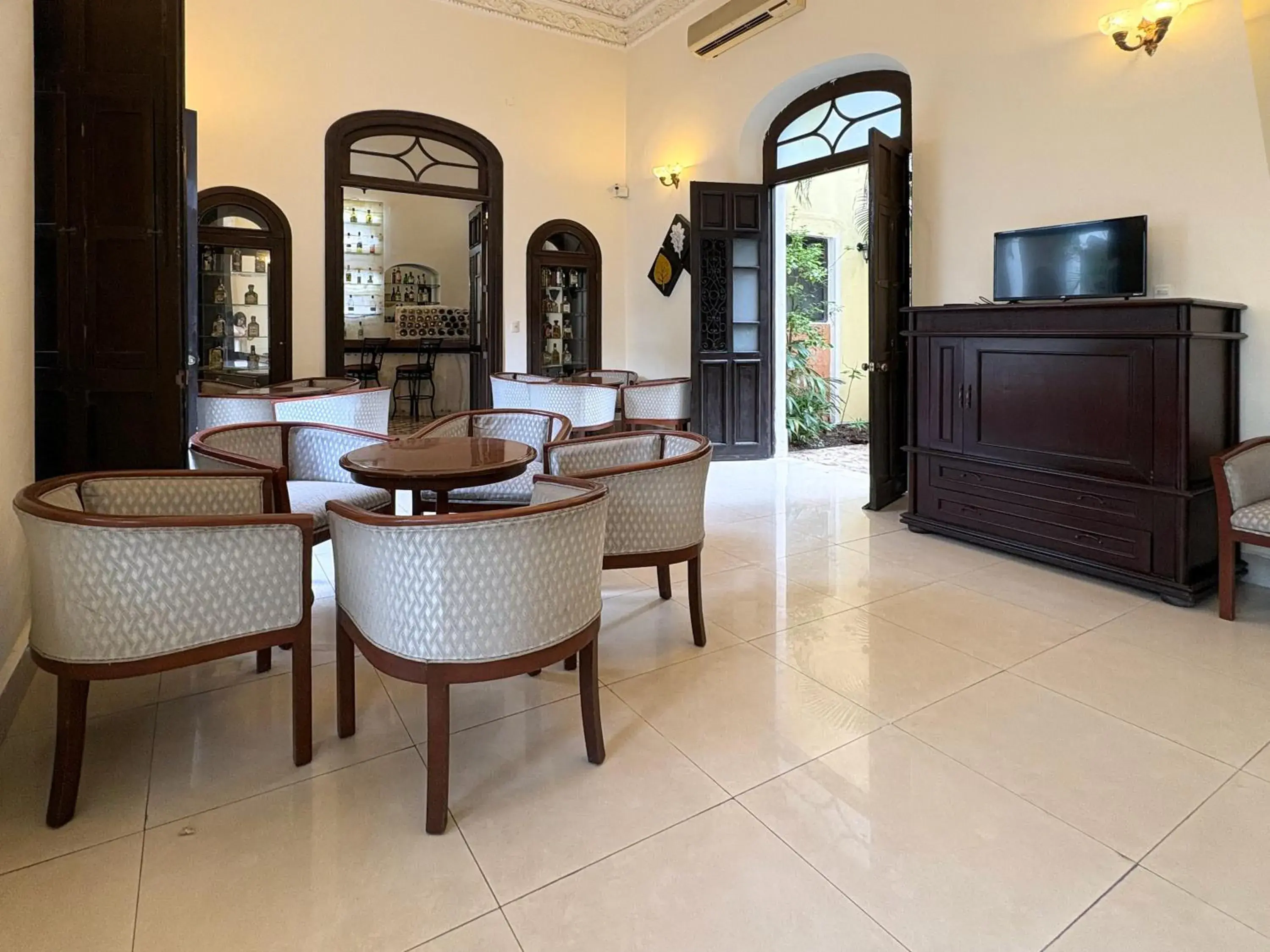 Lounge or bar in Gran Real Yucatan Lounge or bar in Gran Real Yucatan