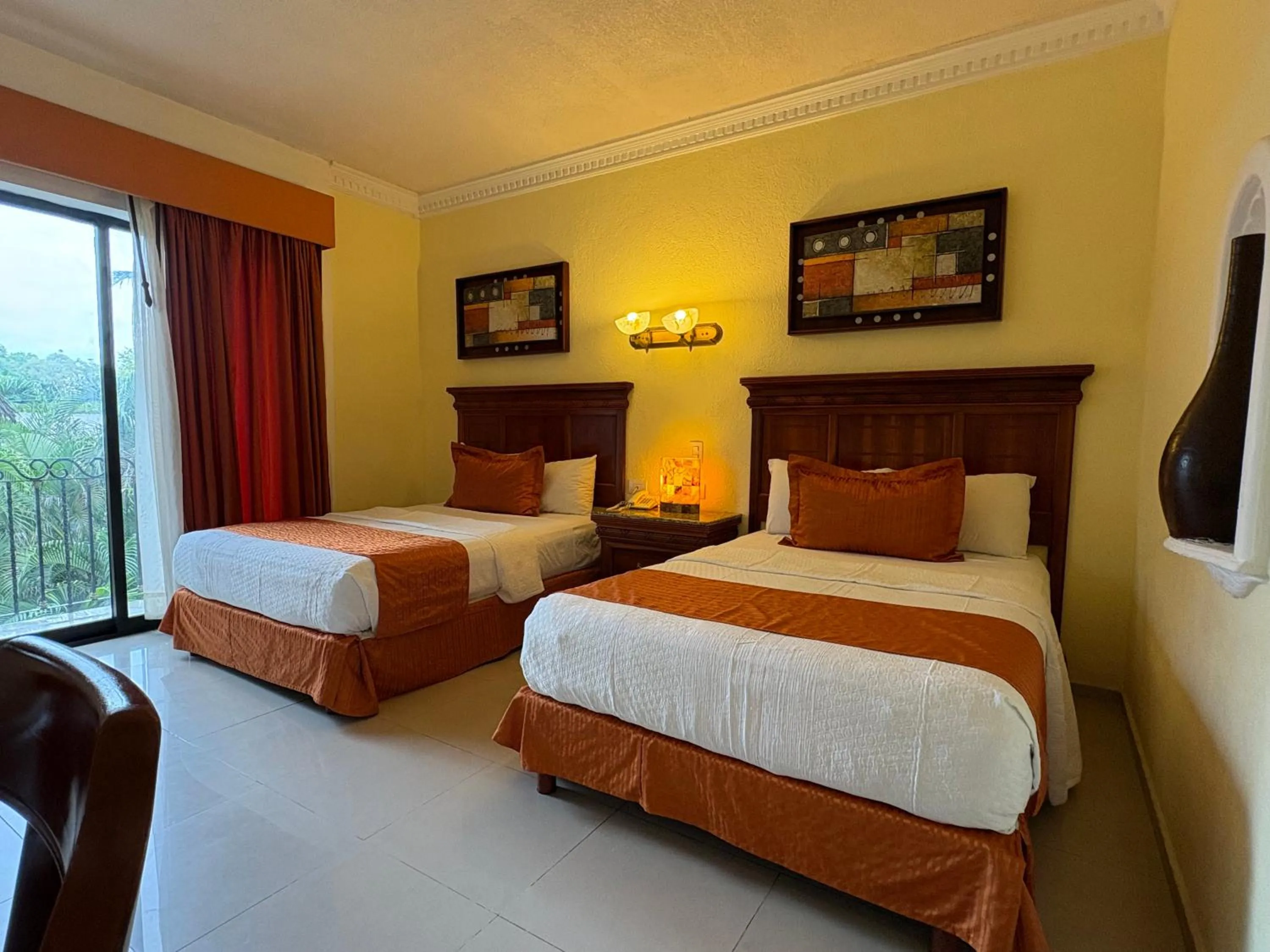 Photo of the whole room, Bed in Gran Real Yucatan