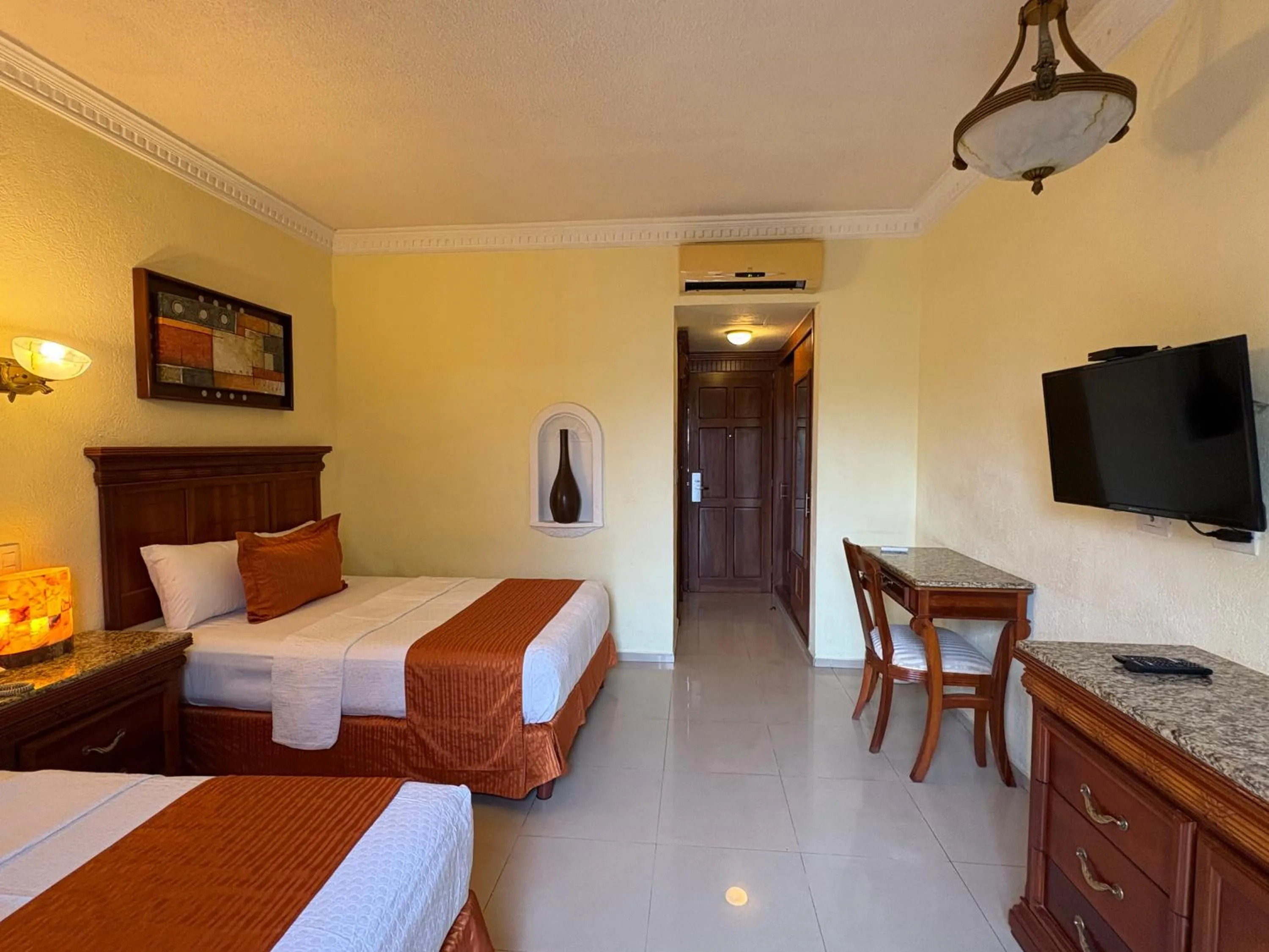 Photo of the whole room, Bed in Gran Real Yucatan