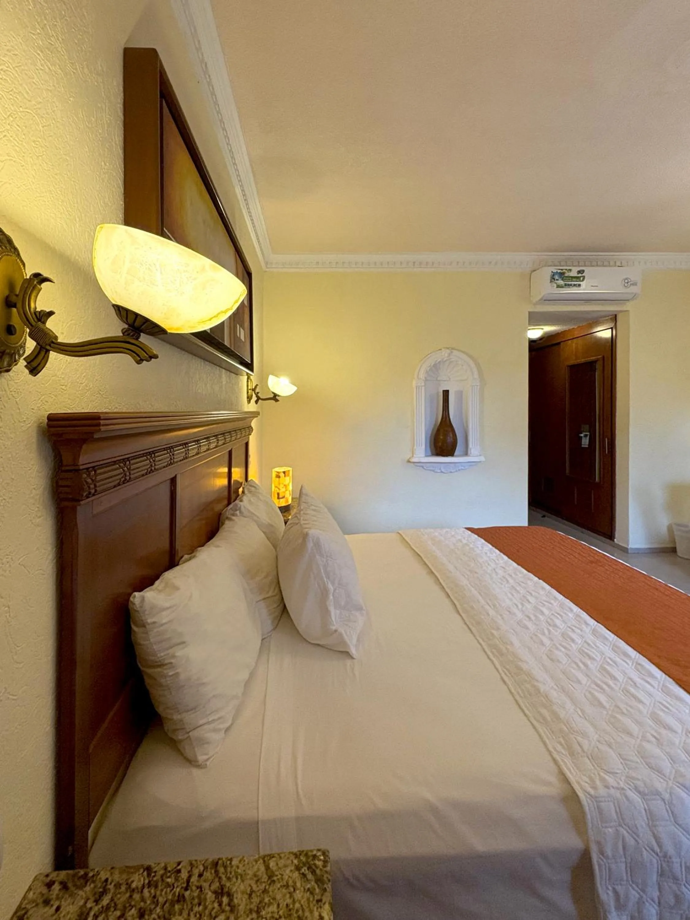 Photo of the whole room, Bed in Gran Real Yucatan