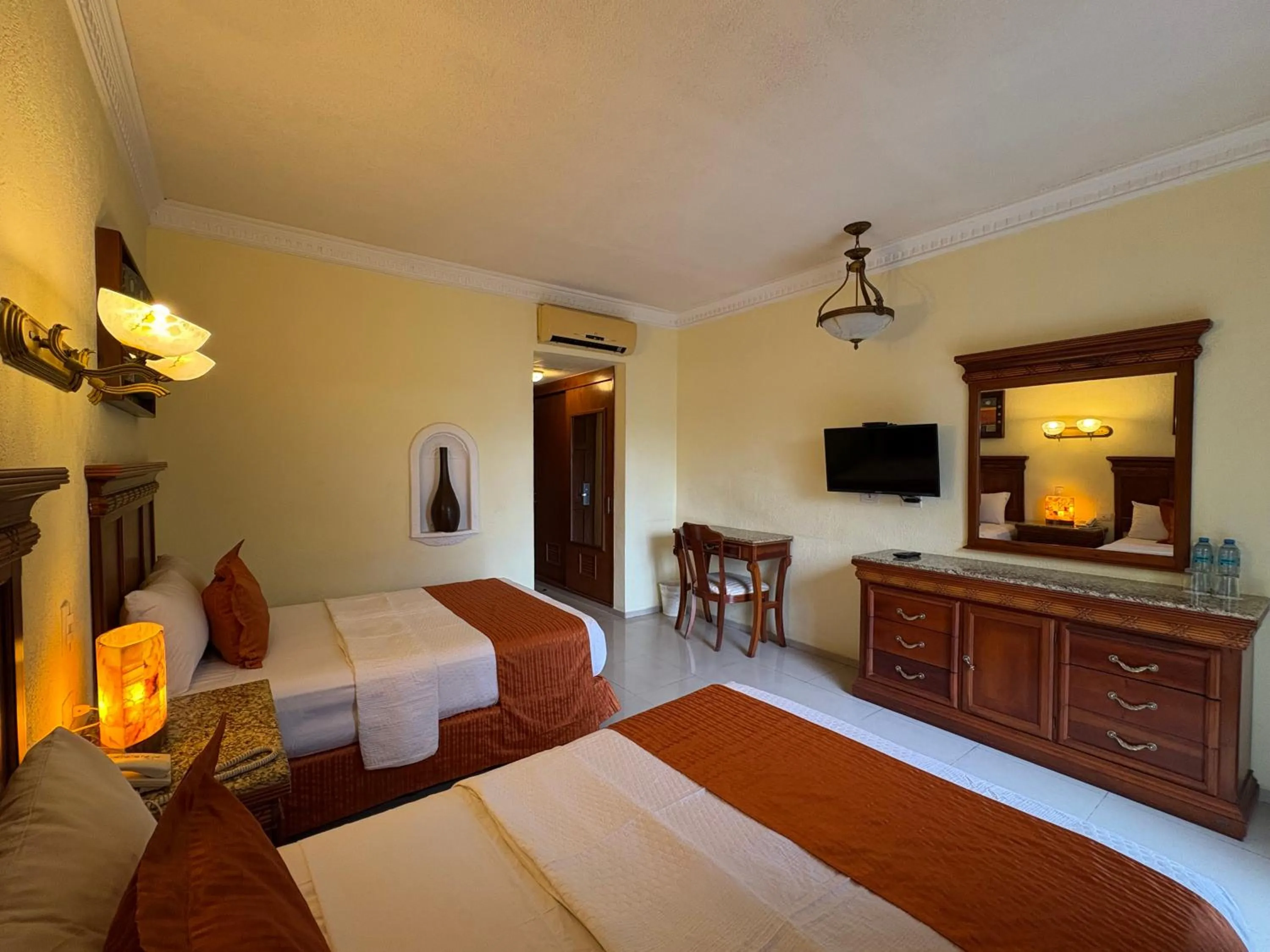 Photo of the whole room, Bed in Gran Real Yucatan