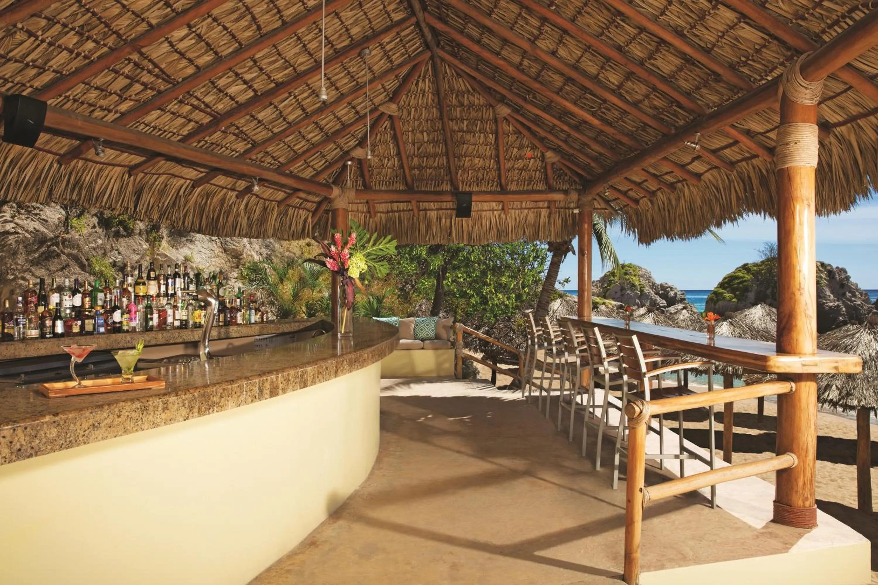 Lounge or bar in Dreams Huatulco Resort & Spa