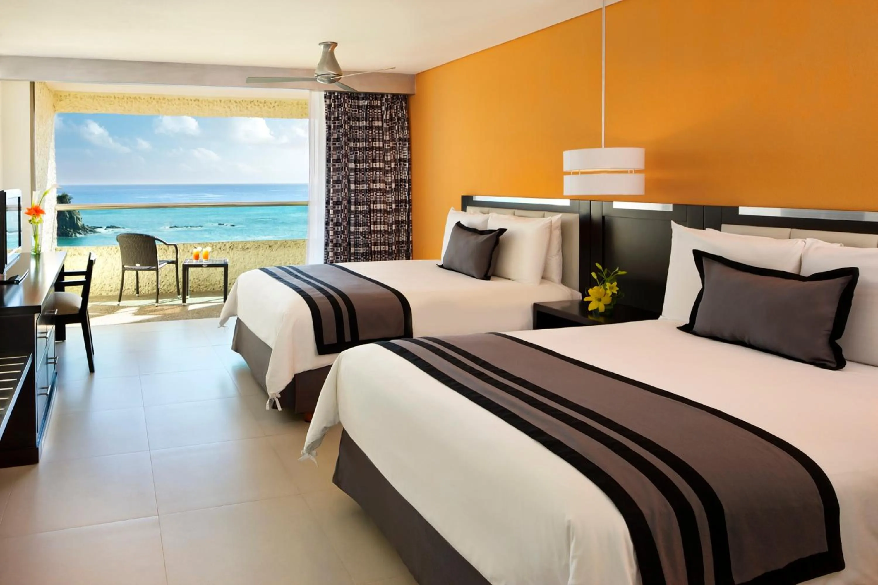 Balcony/Terrace, Bed in Dreams Huatulco Resort & Spa