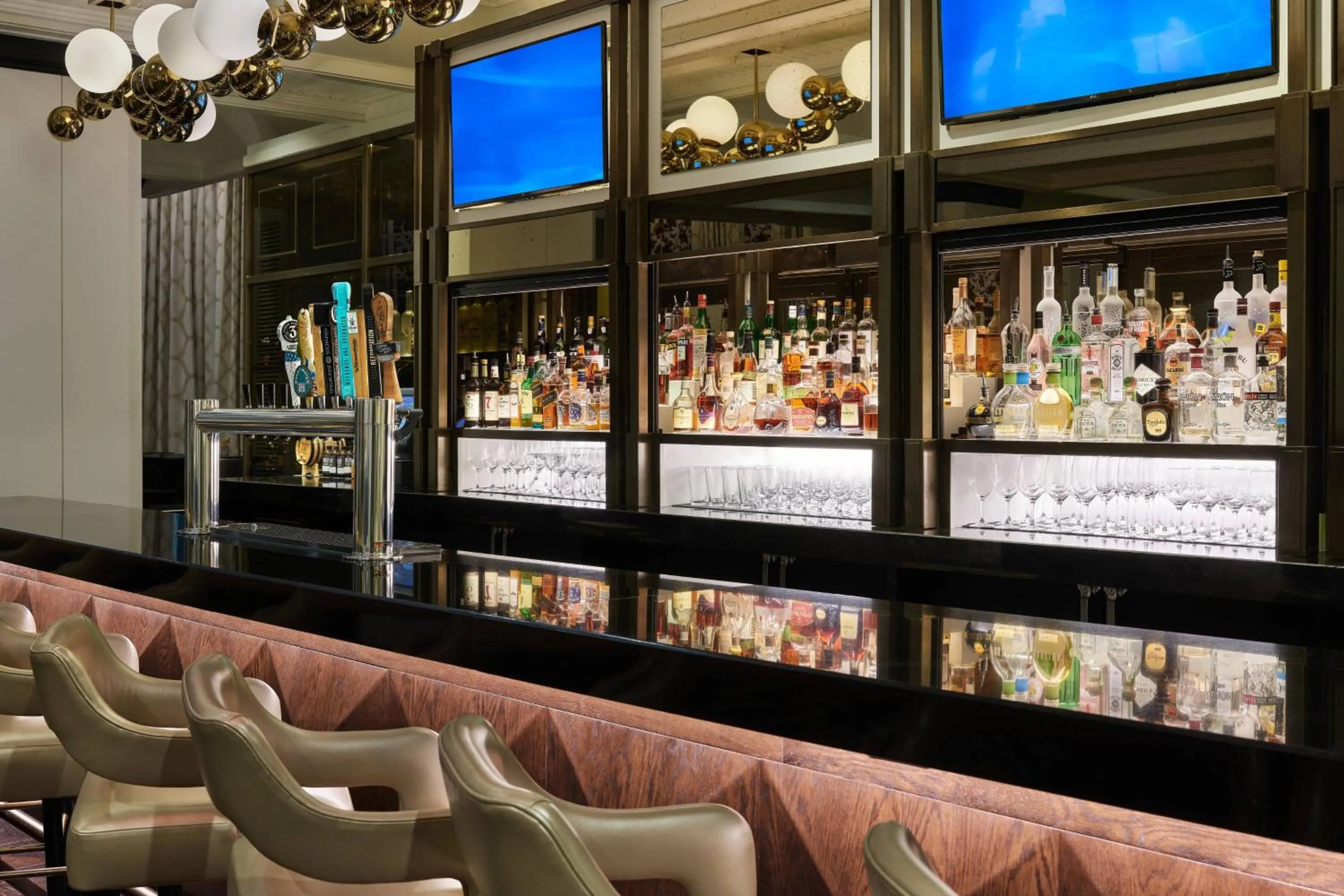 Lounge or bar in The Whitley, a Luxury Collection Hotel, Atlanta Buckhead