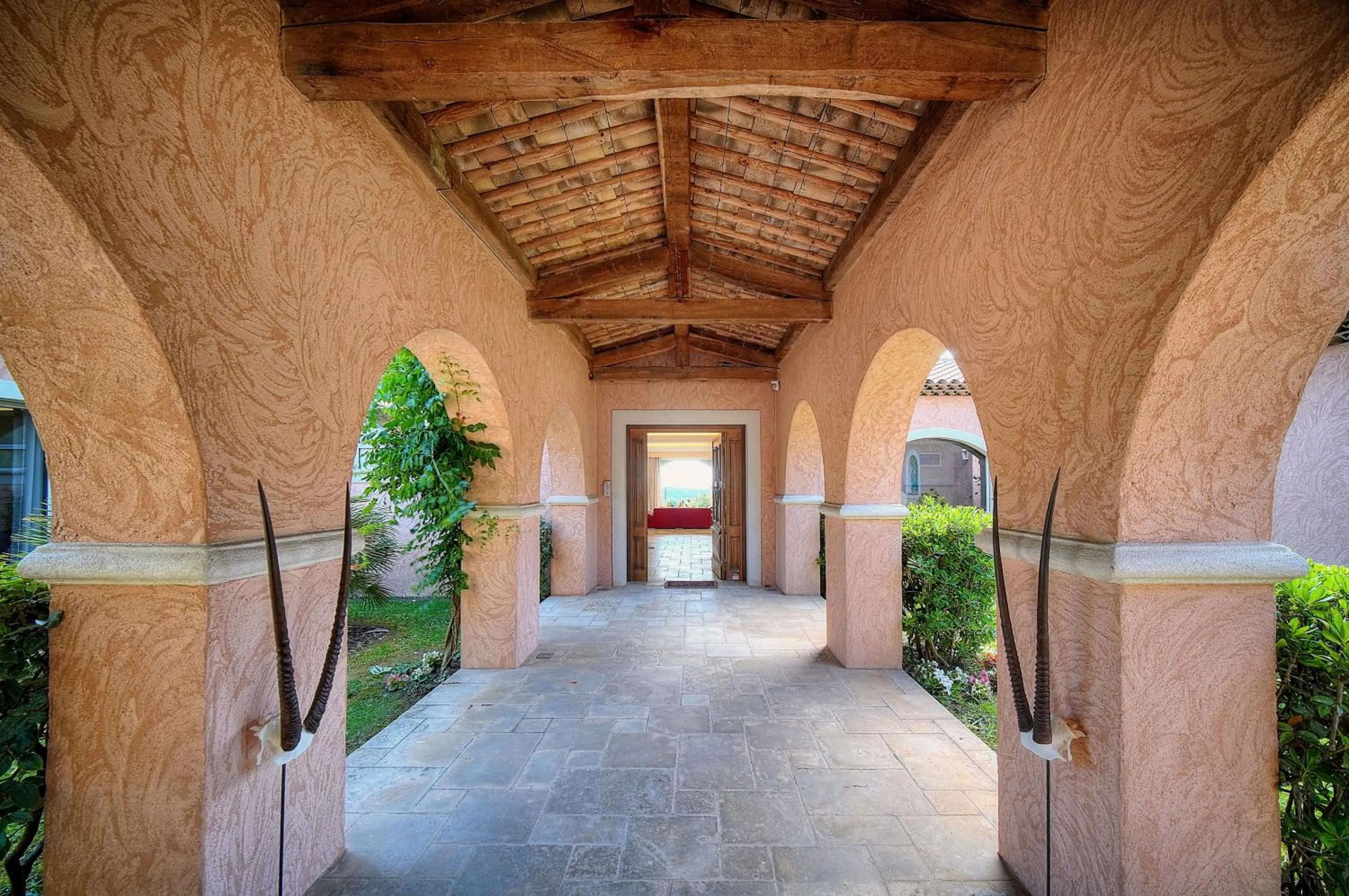 Facade/entrance in "AU HAVRE DE PAIX" 5 étoiles Prestige jacuzzi, hammam, sauna, PISCINE chauffée Mougins Cannes Grasse