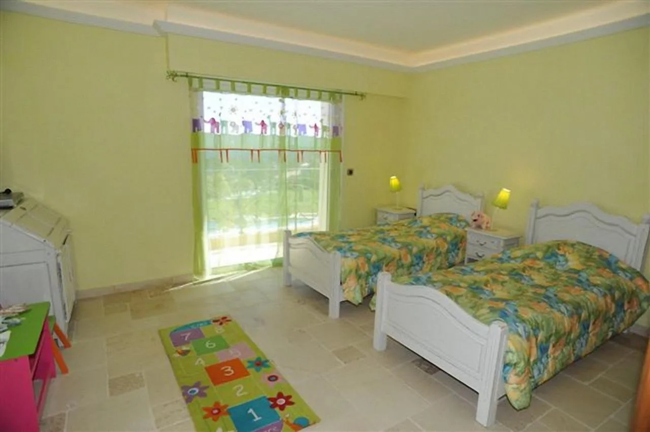 Bed in "AU HAVRE DE PAIX" 5 étoiles Prestige jacuzzi, hammam, sauna, PISCINE chauffée Mougins Cannes Grasse