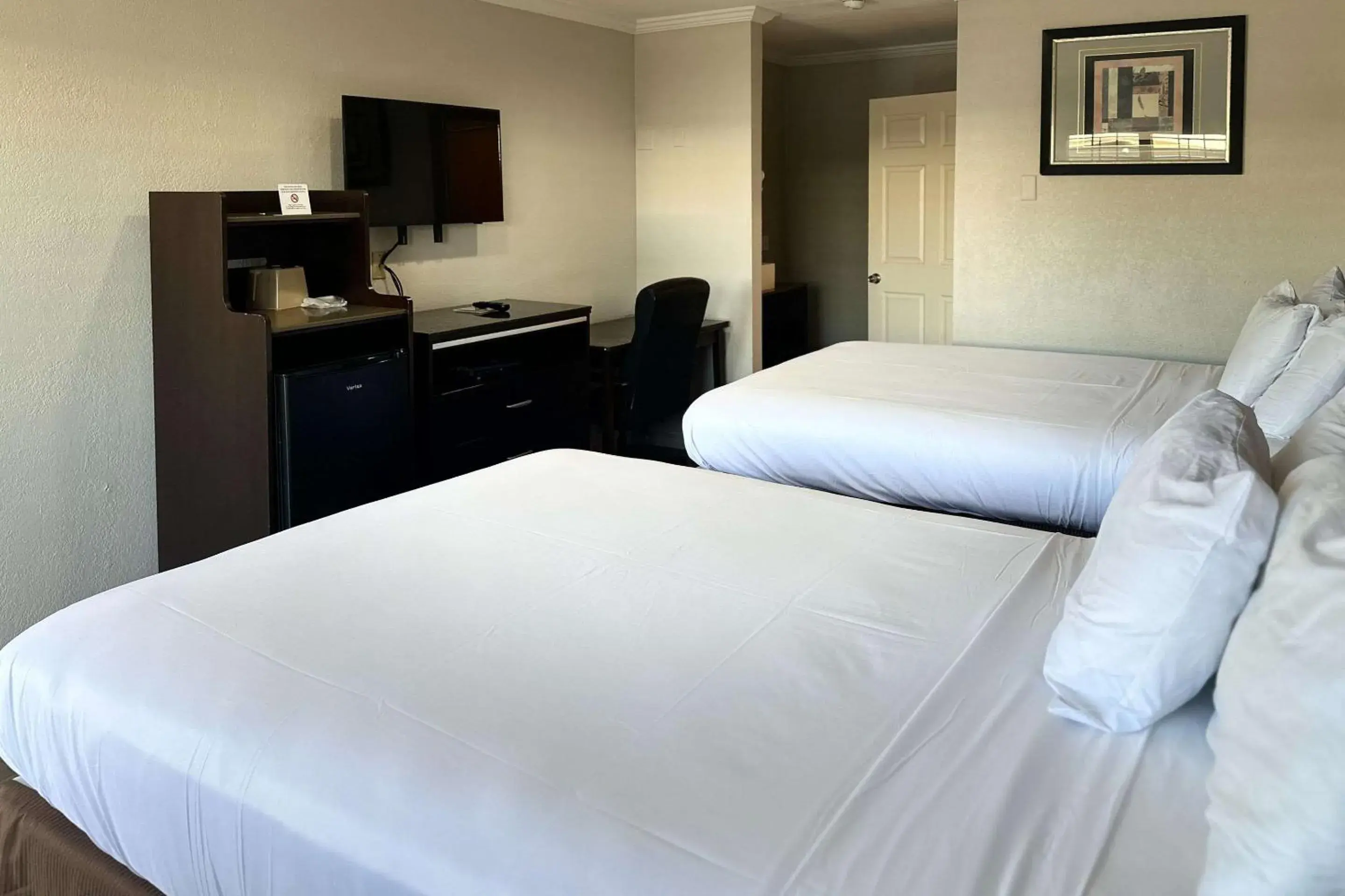 Bedroom, Bed in Rodeway Inn National City San Diego South Bedroom, Bed in Rodeway Inn National City San Diego South