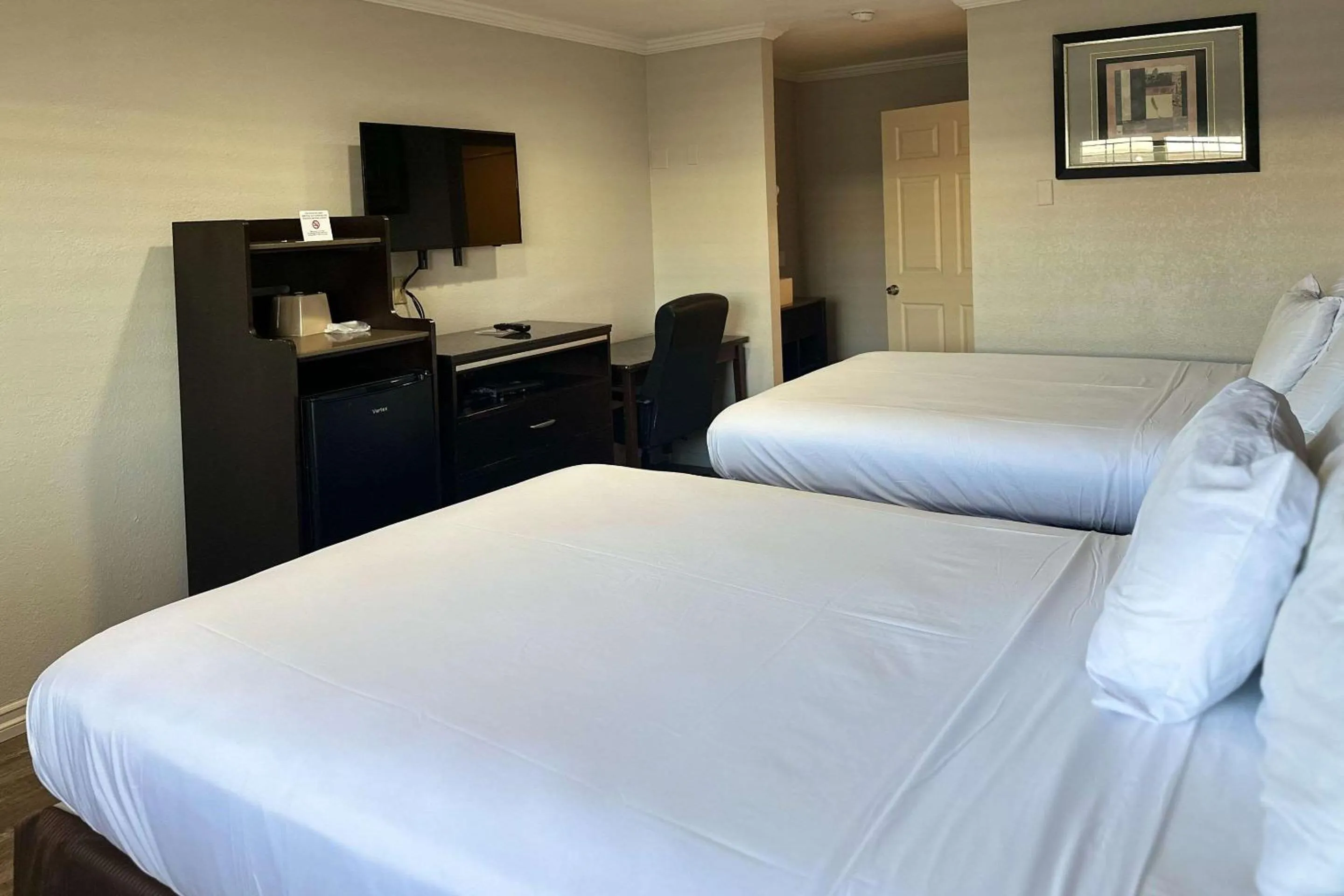 Bedroom, Bed in Rodeway Inn National City San Diego South