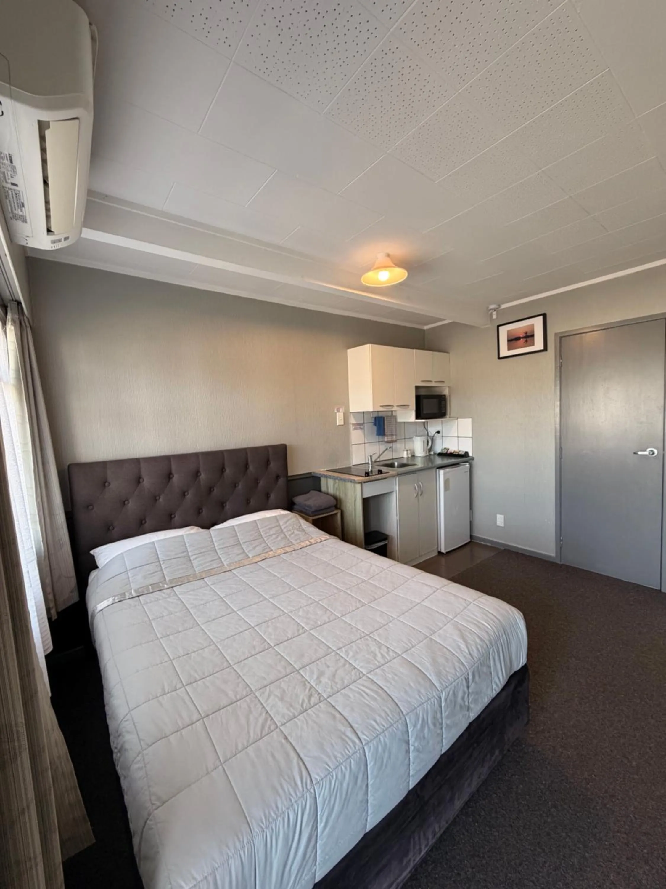 Bed in Central Court Motel