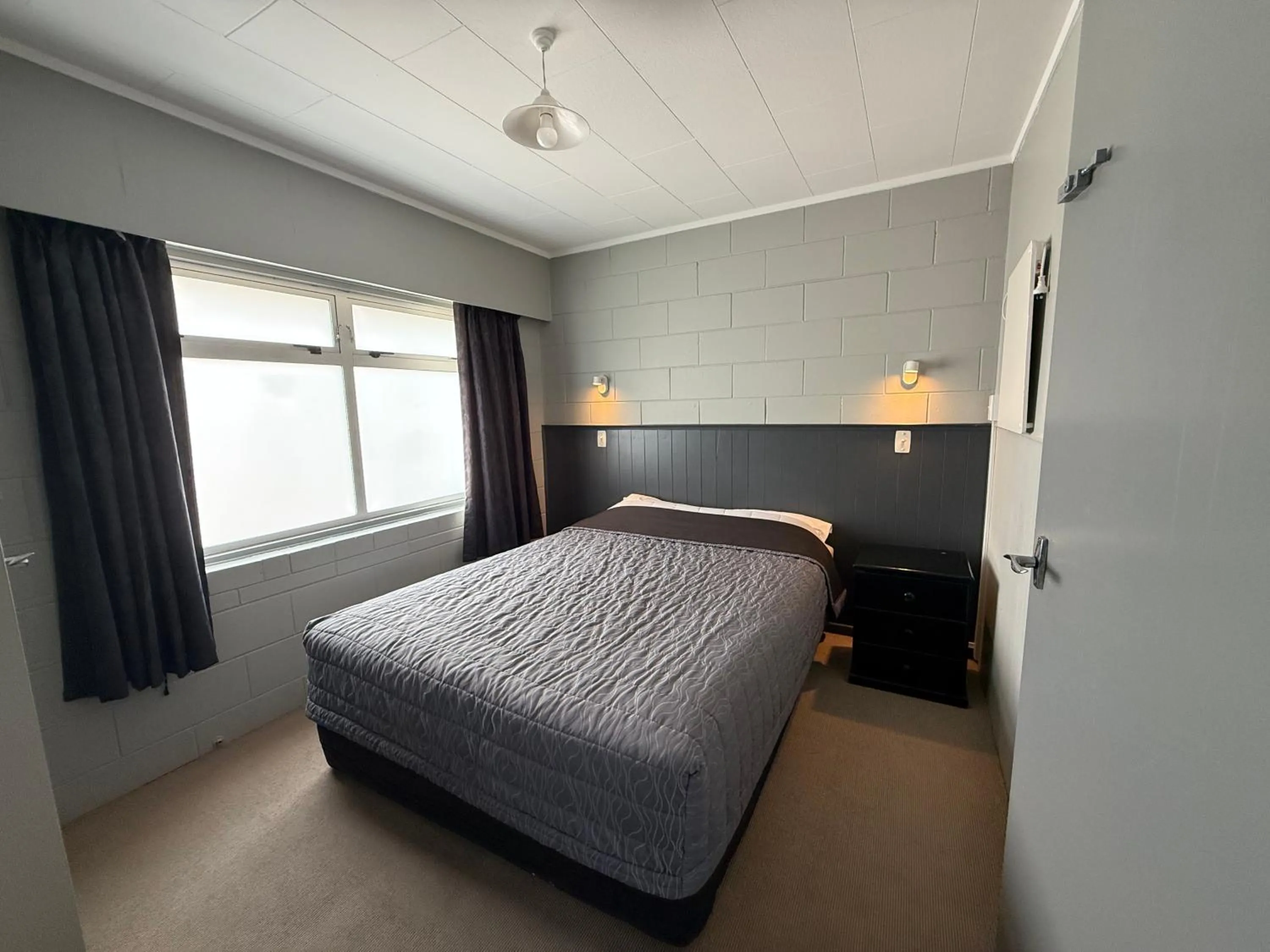 Bed in Central Court Motel