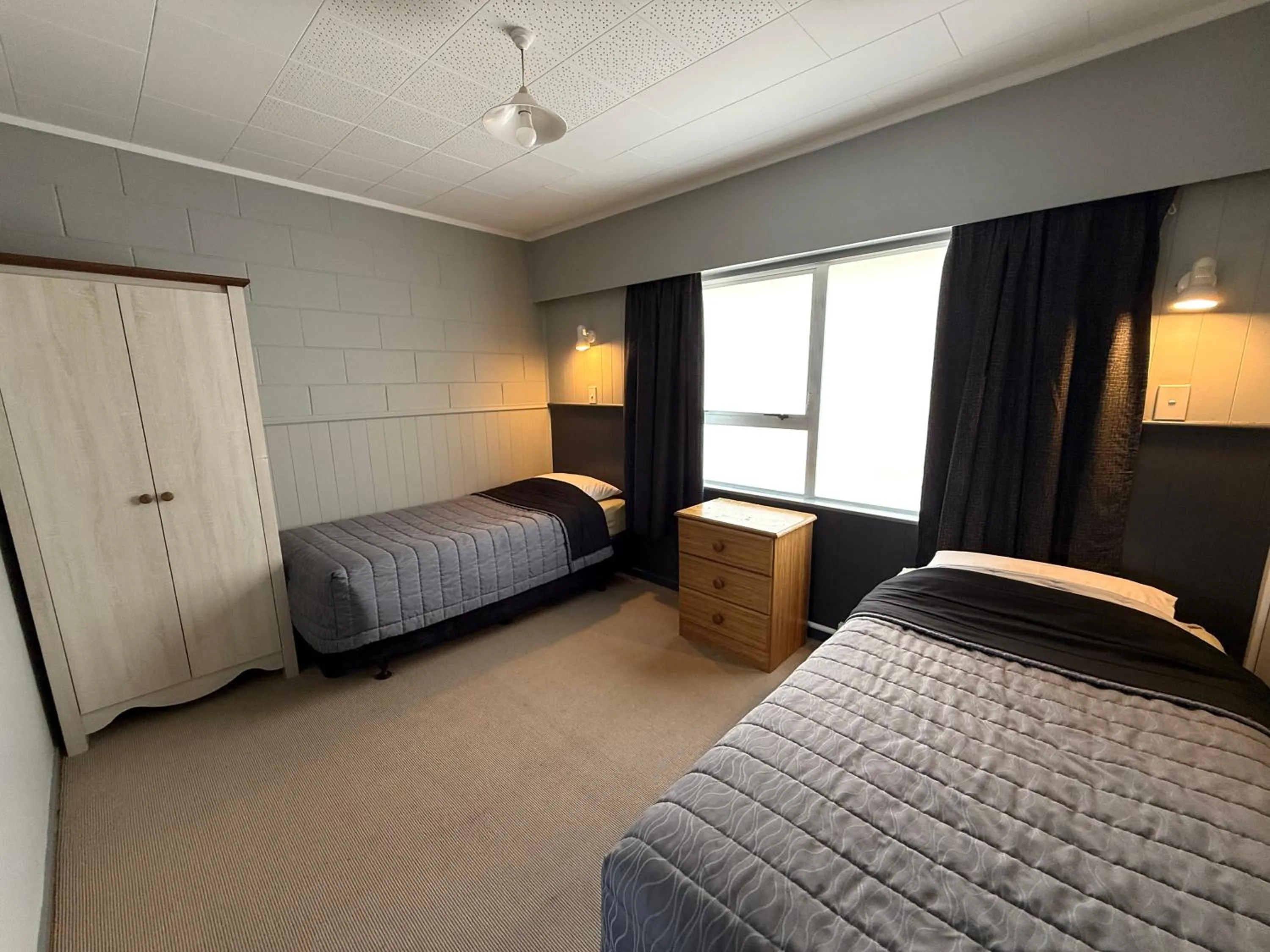 Bed in Central Court Motel