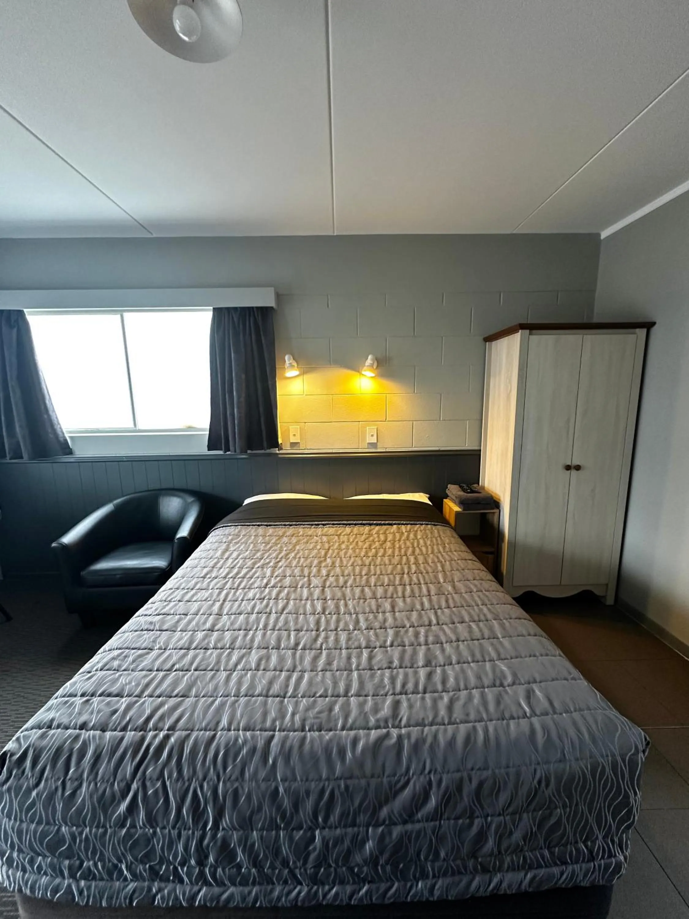 Bed in Central Court Motel