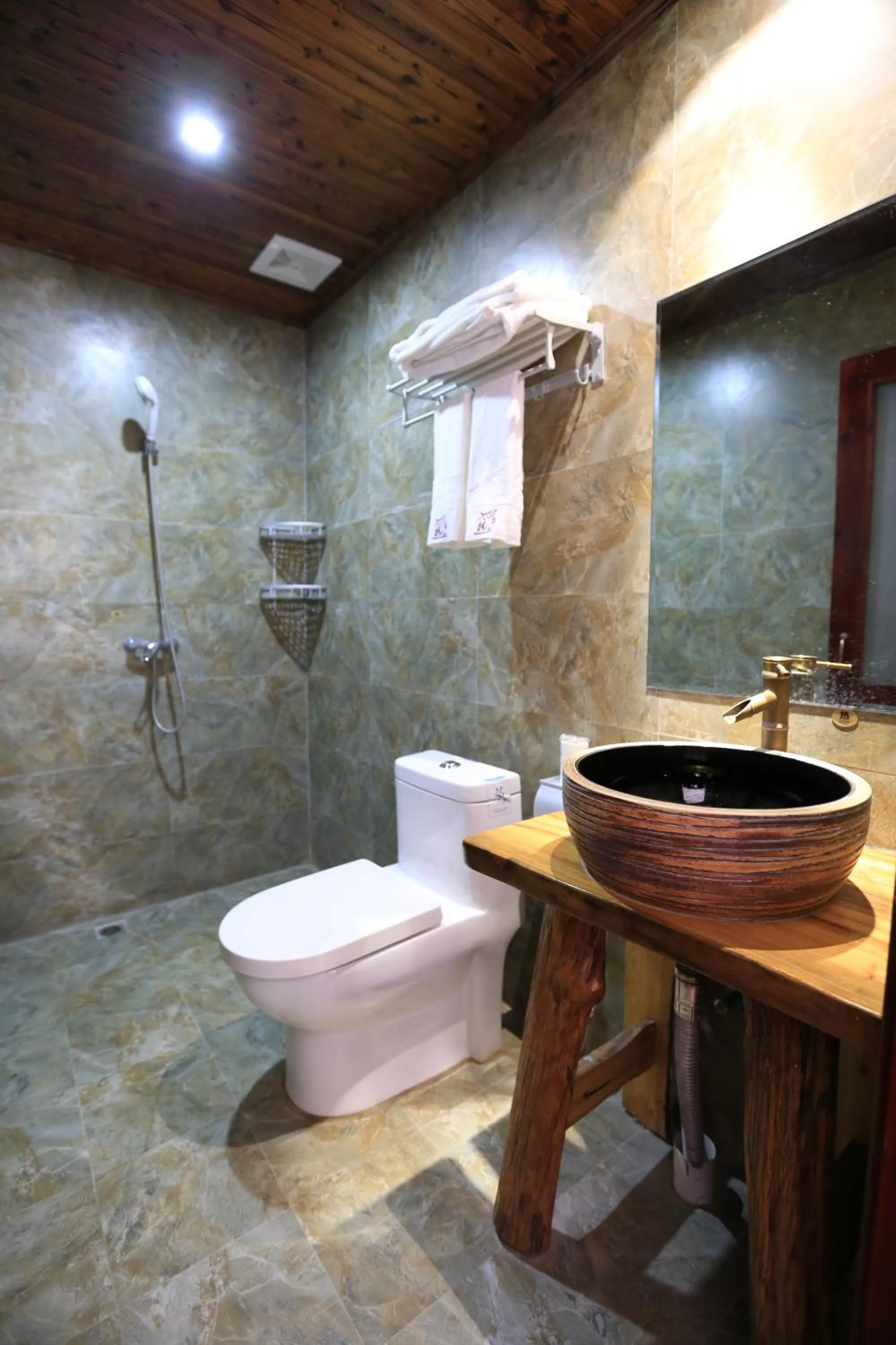Shower in Yangshuo Xiao Long River Hotel