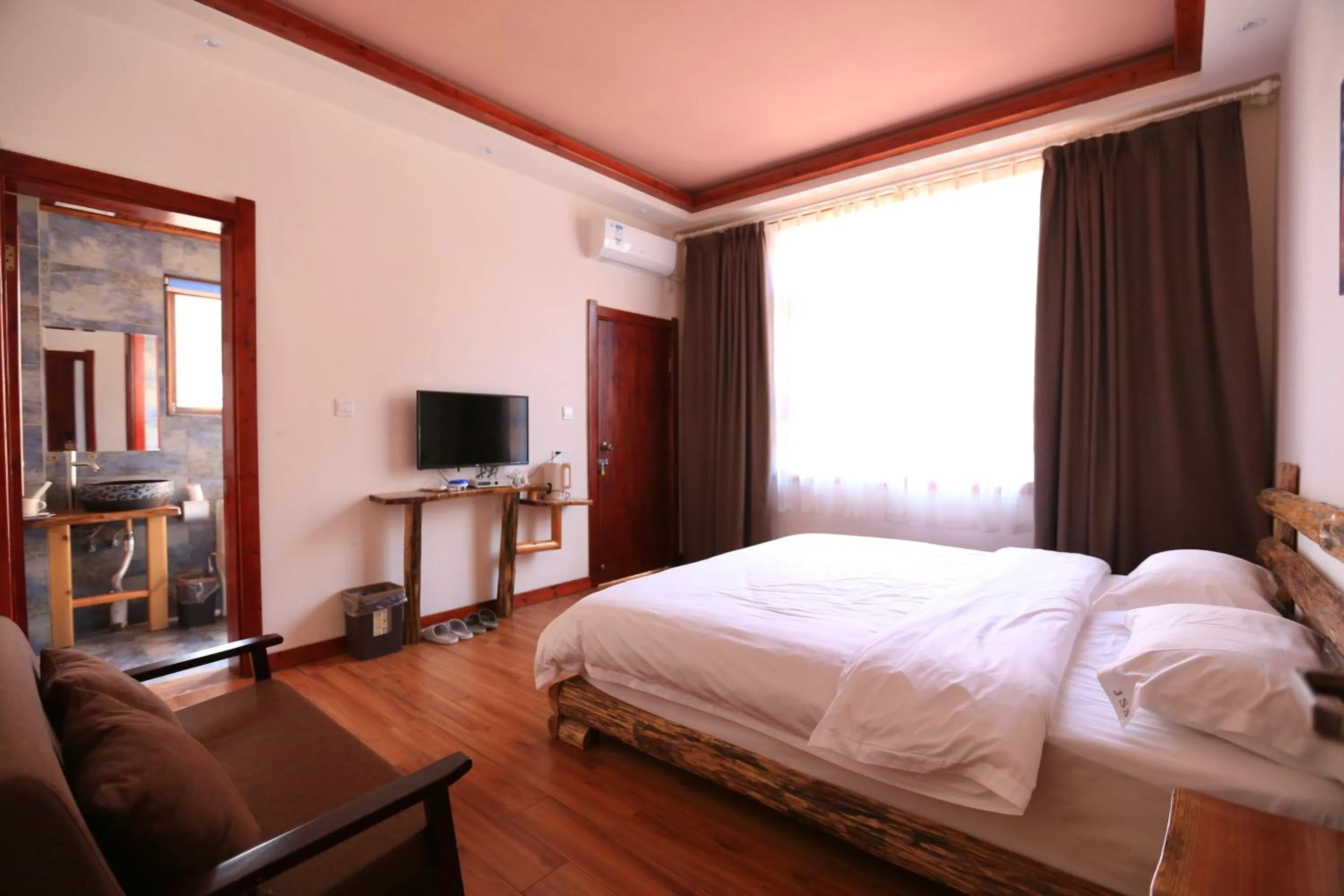 Hot Tub in Yangshuo Xiao Long River Hotel