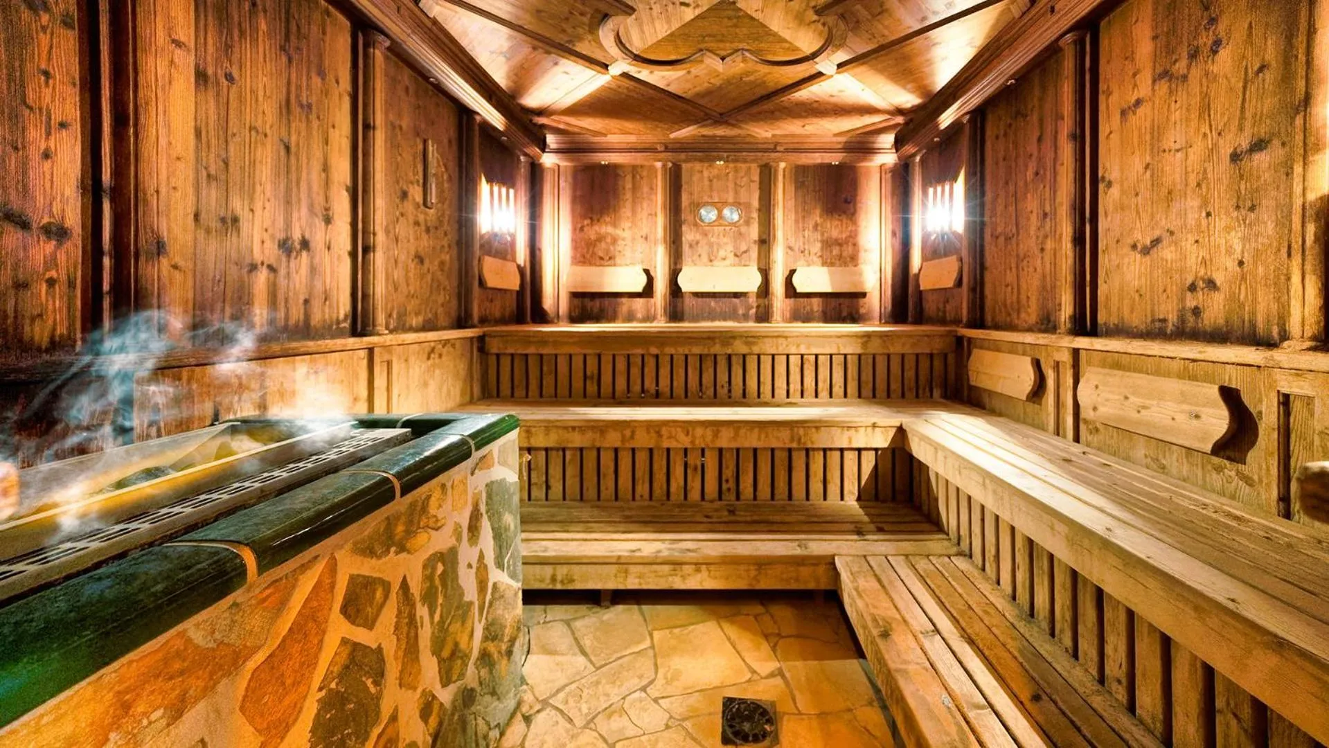 Sauna in Bull Eugenia Victoria & SPA