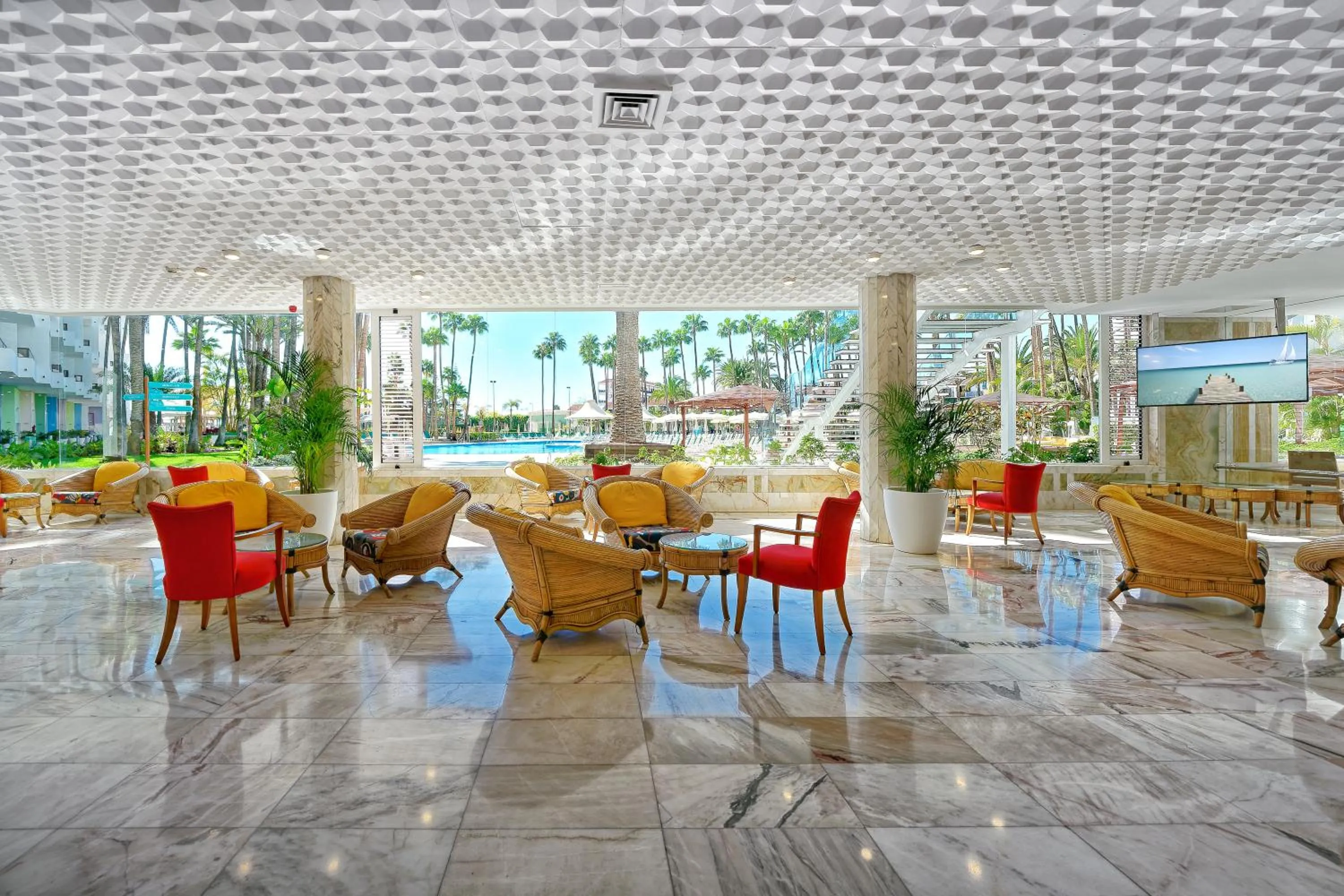 Communal lounge/ TV room in Bull Eugenia Victoria & SPA