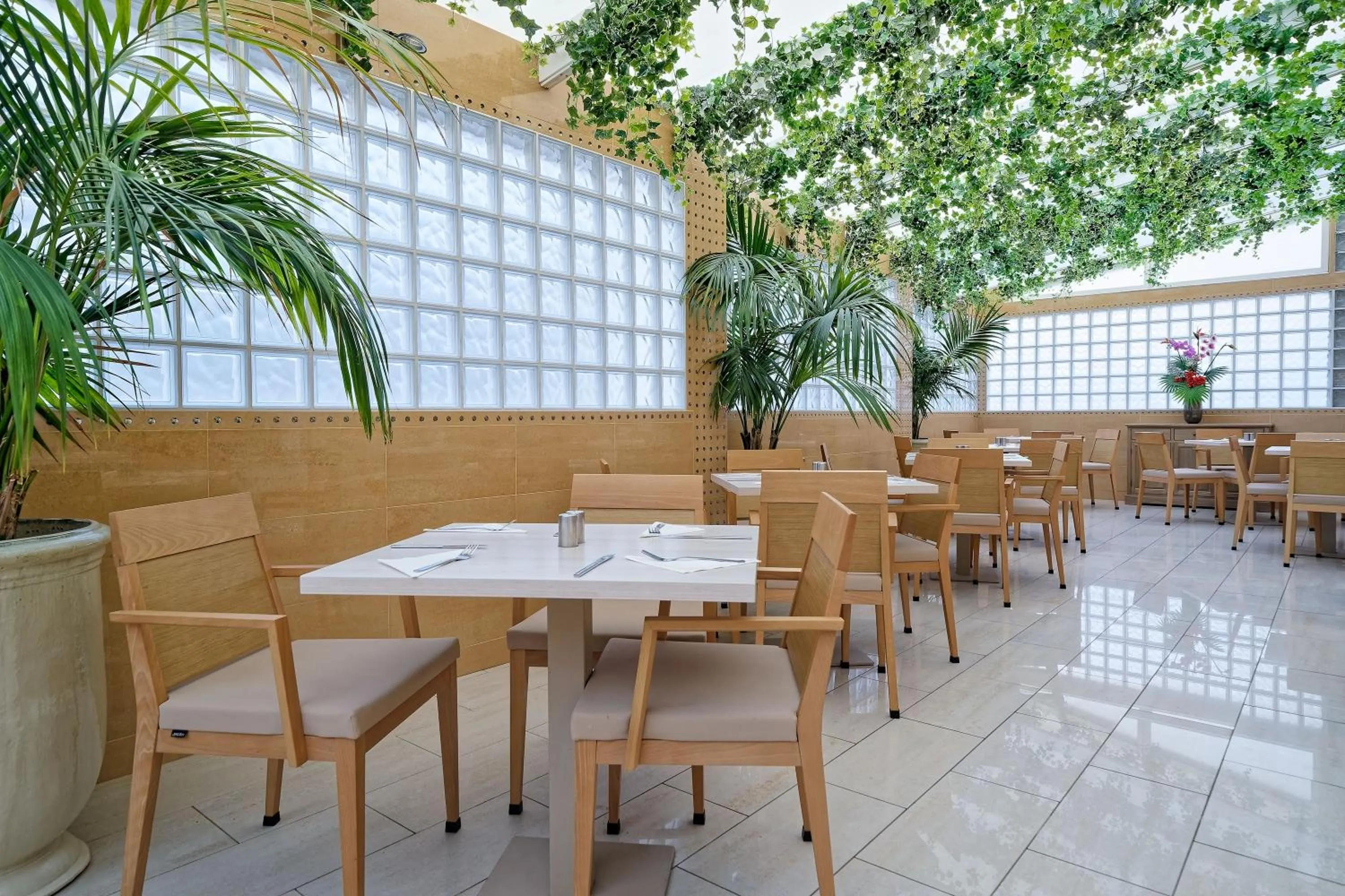 Restaurant/places to eat in Bull Eugenia Victoria & SPA