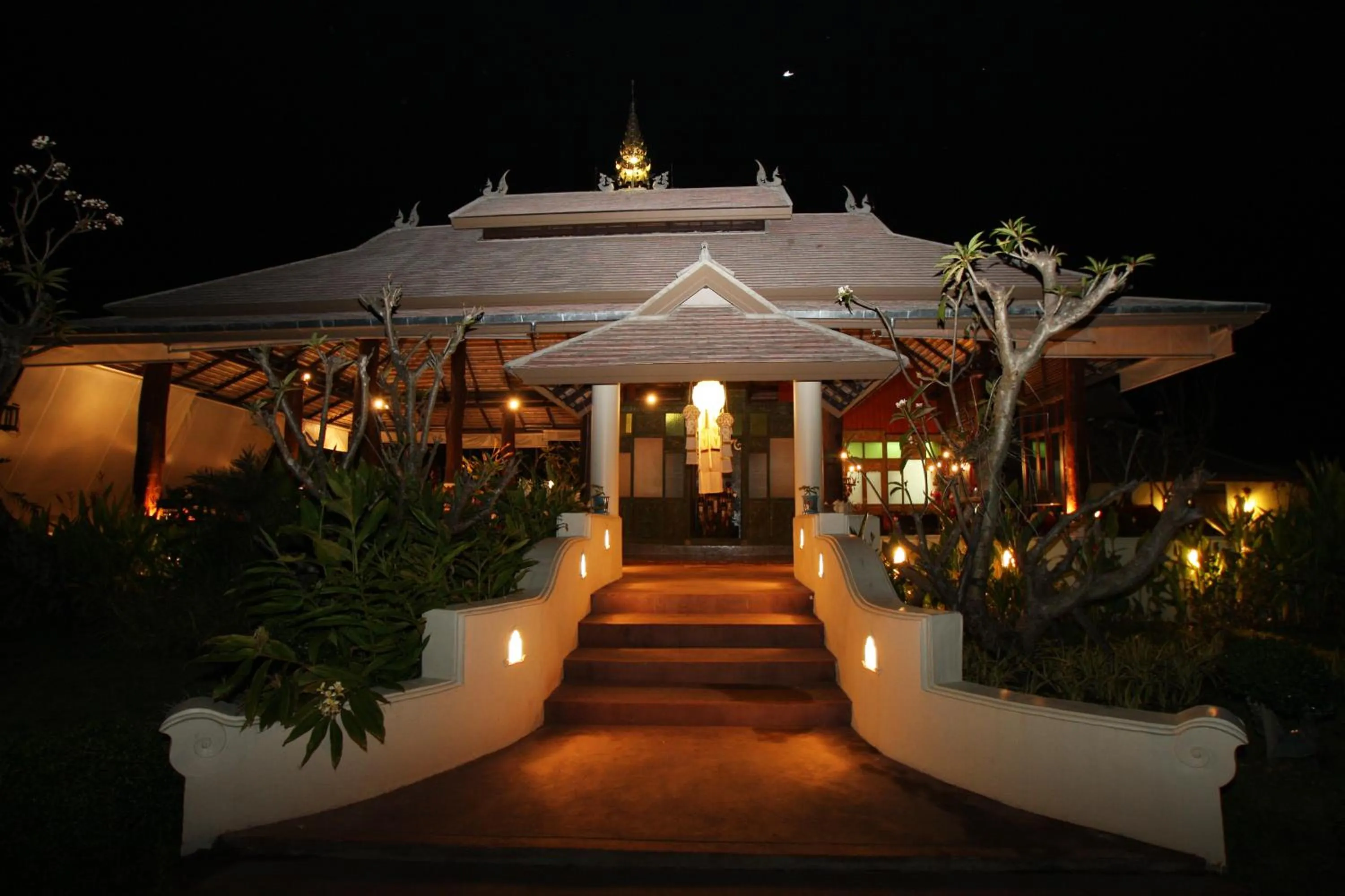 Night in Jasmine Hills Lodge