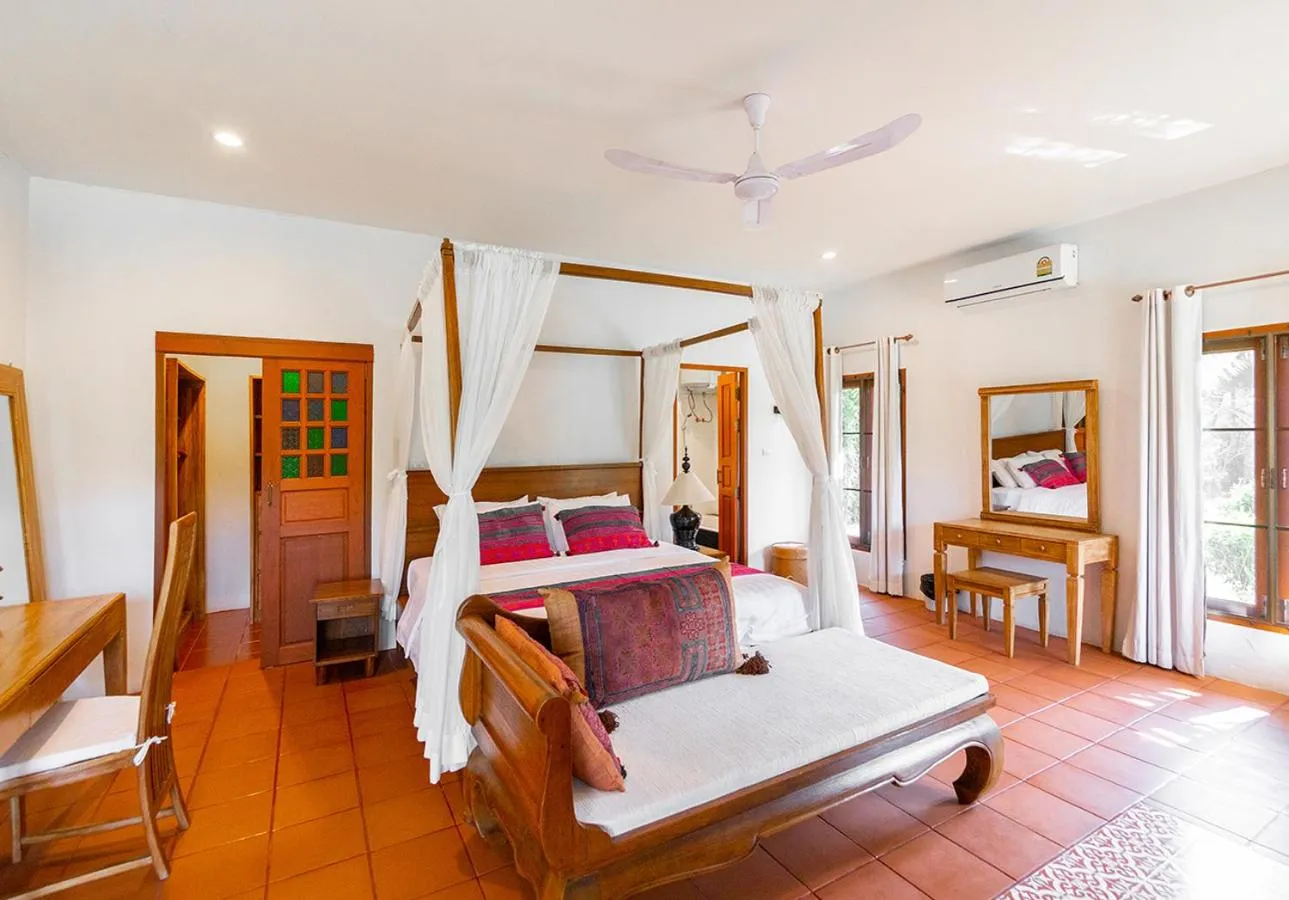 Photo of the whole room, Bed in Jasmine Hills Lodge