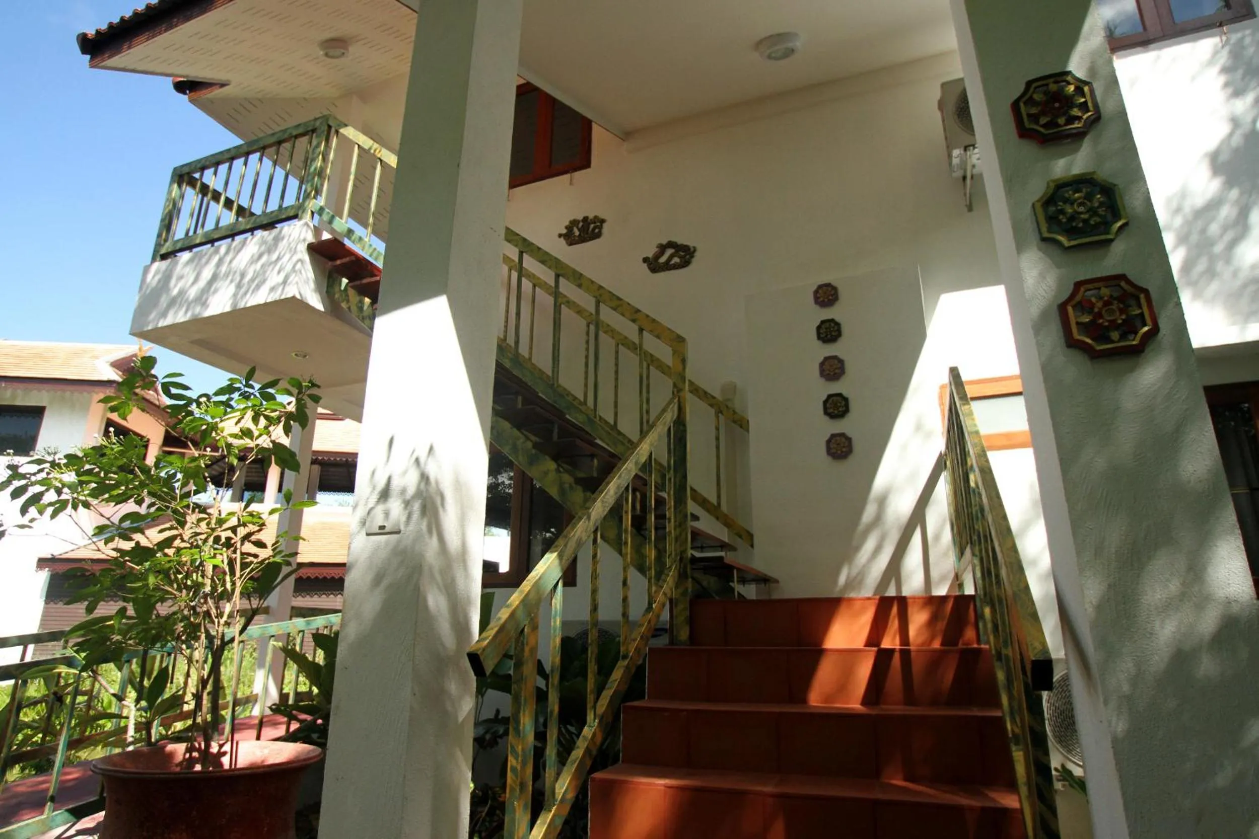 Facade/entrance in Jasmine Hills Lodge