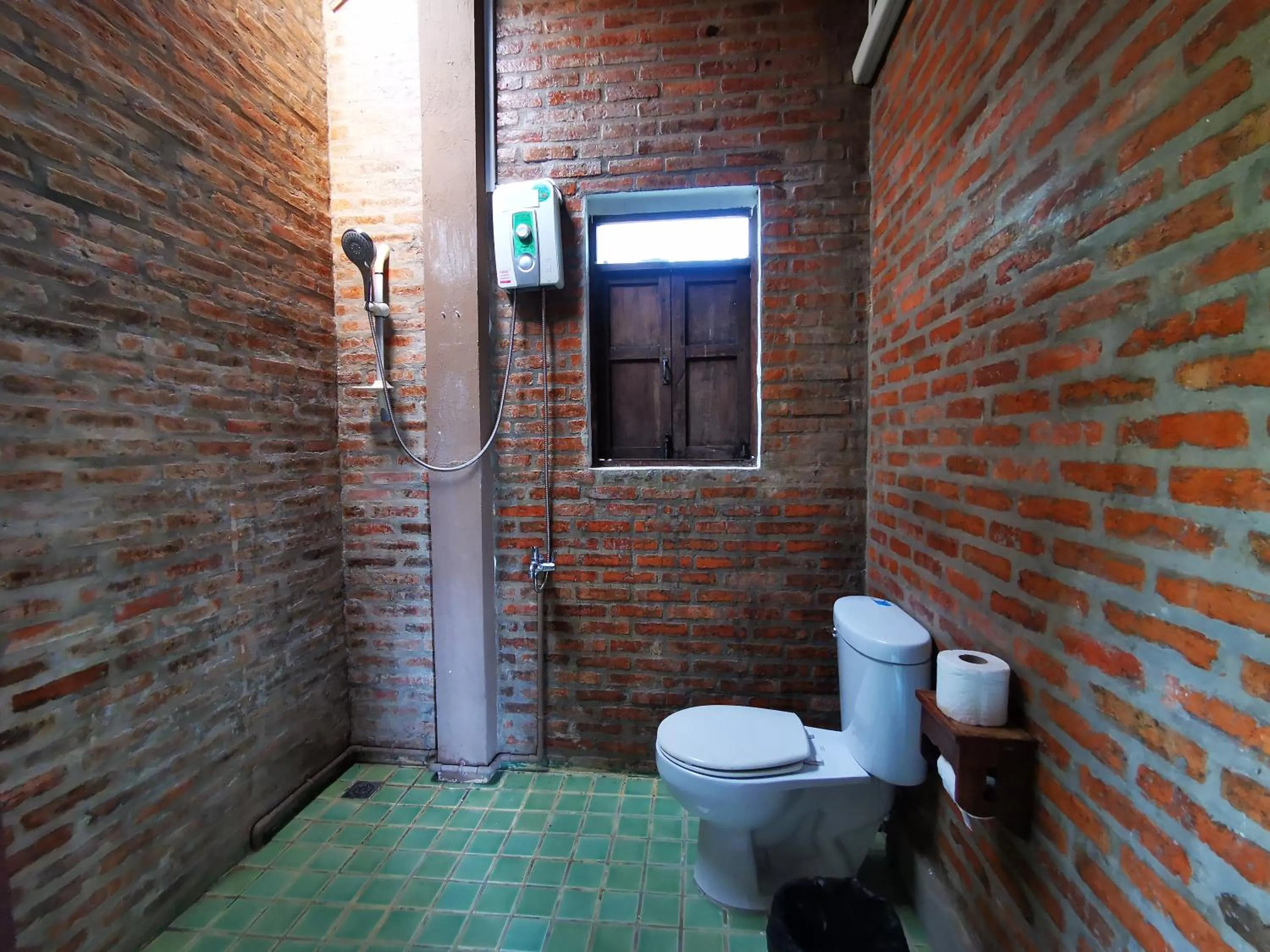 Toilet in Jasmine Hills Lodge