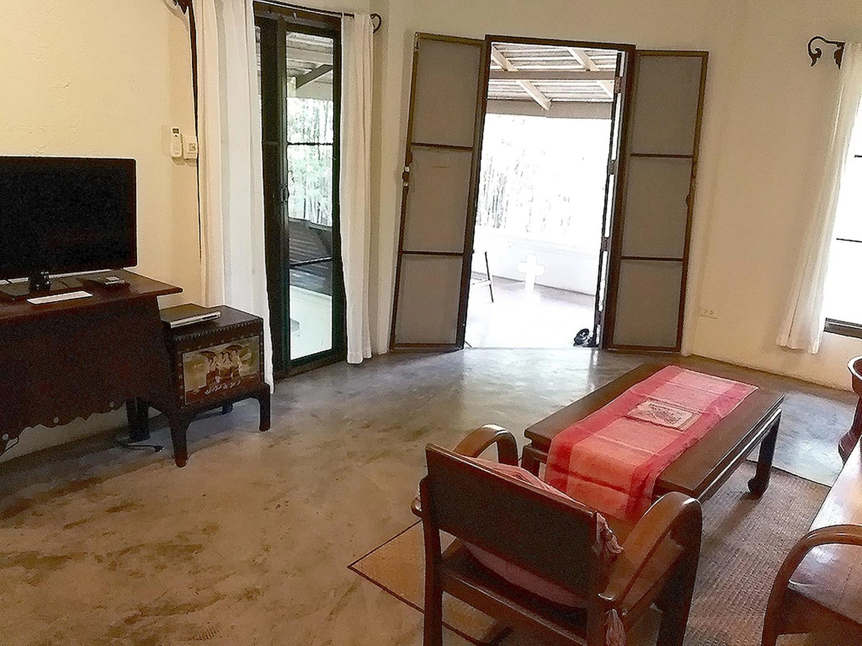 TV and multimedia in Jasmine Hills Lodge