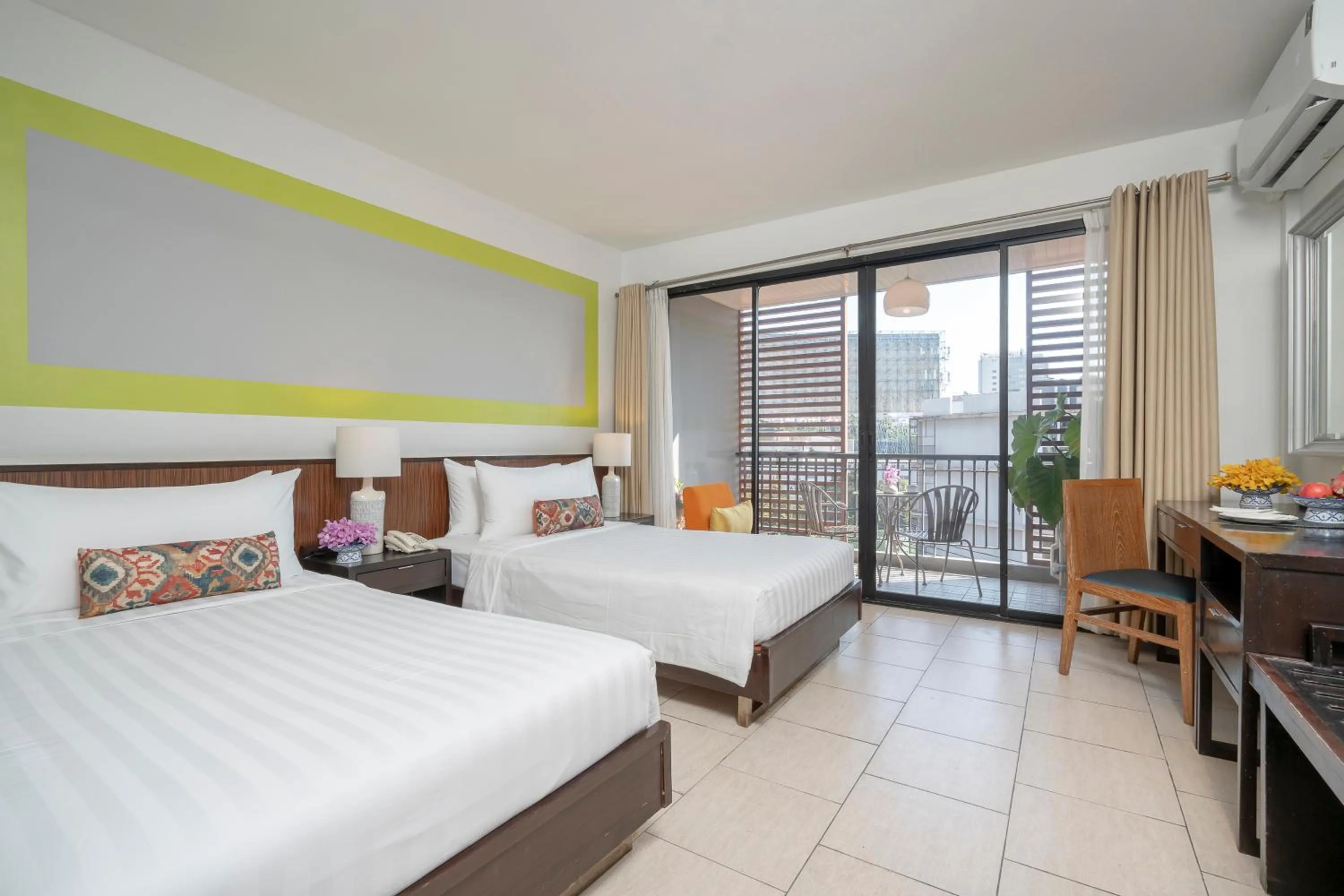 Photo of the whole room, Bed in Hotel De Bangkok