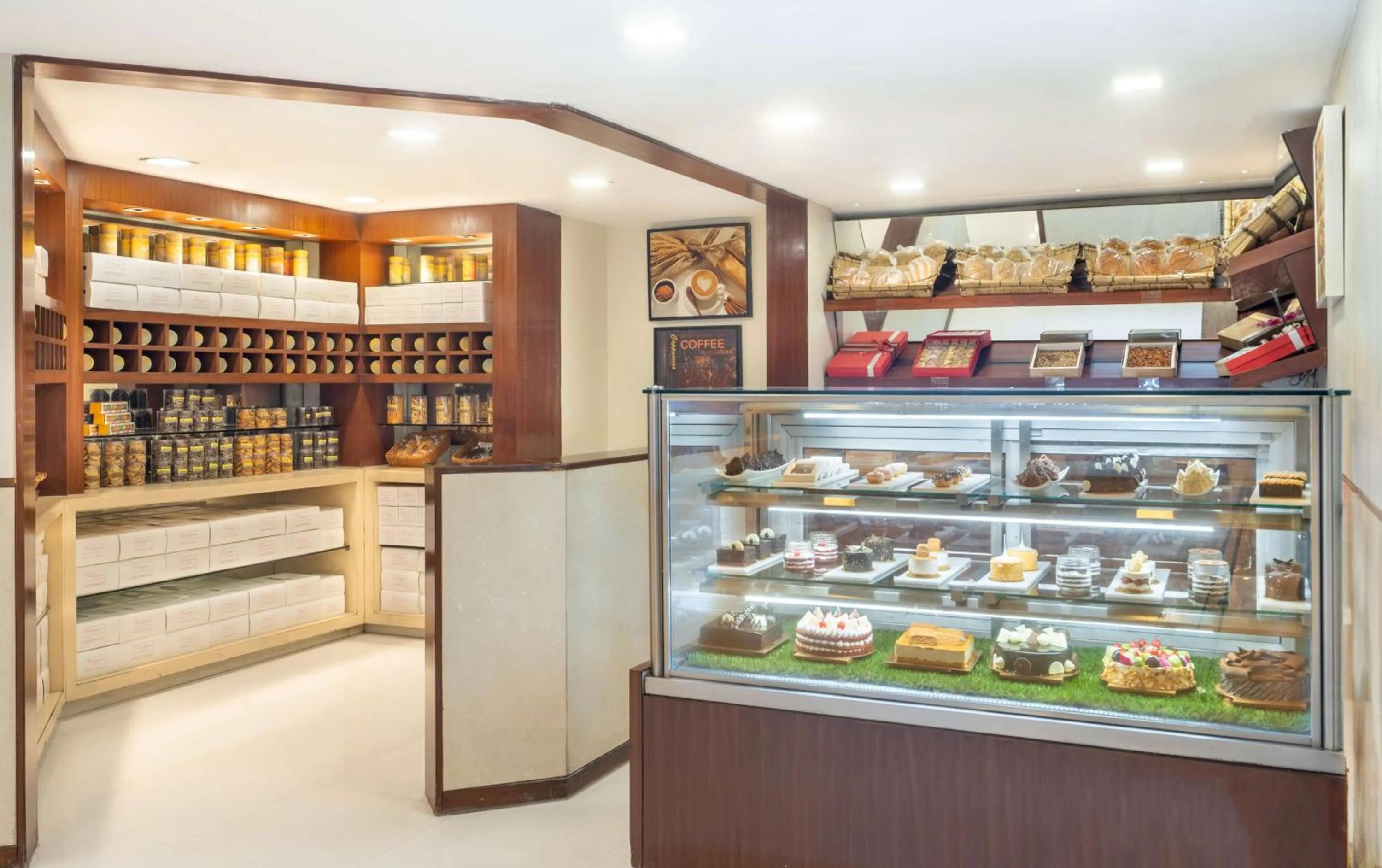 Restaurant/places to eat in Radisson Gurugram Sohna Road City Center