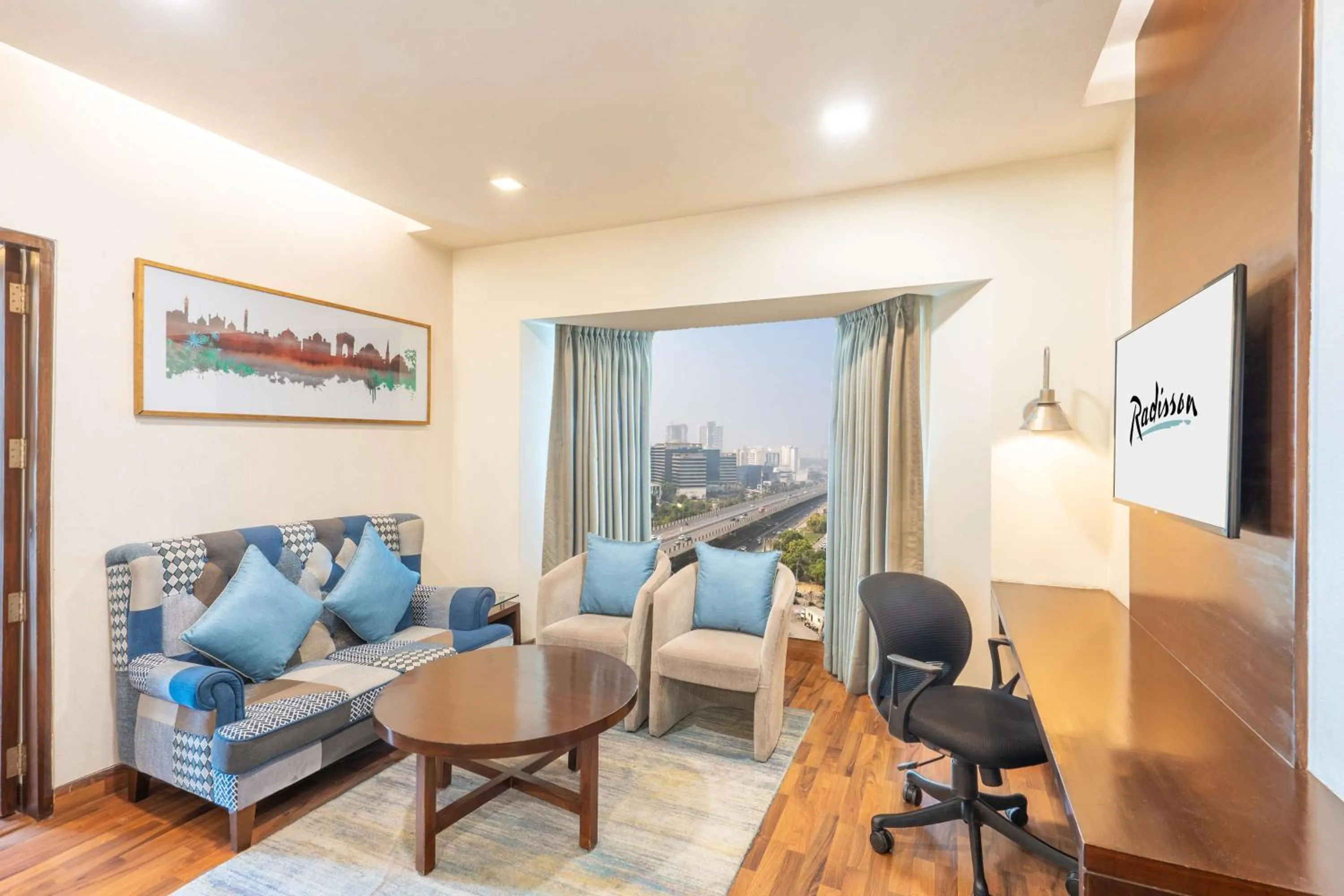 Photo of the whole room in Radisson Gurugram Sohna Road City Center