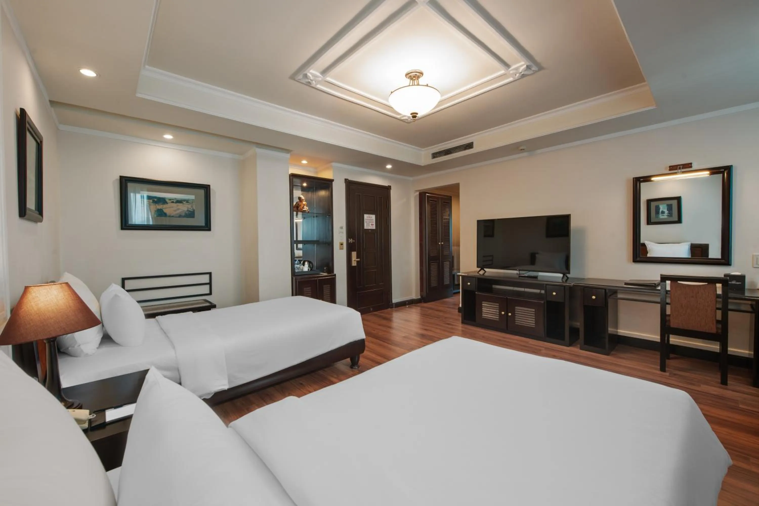 TV and multimedia, Bed in Ninh Binh Legend Hotel