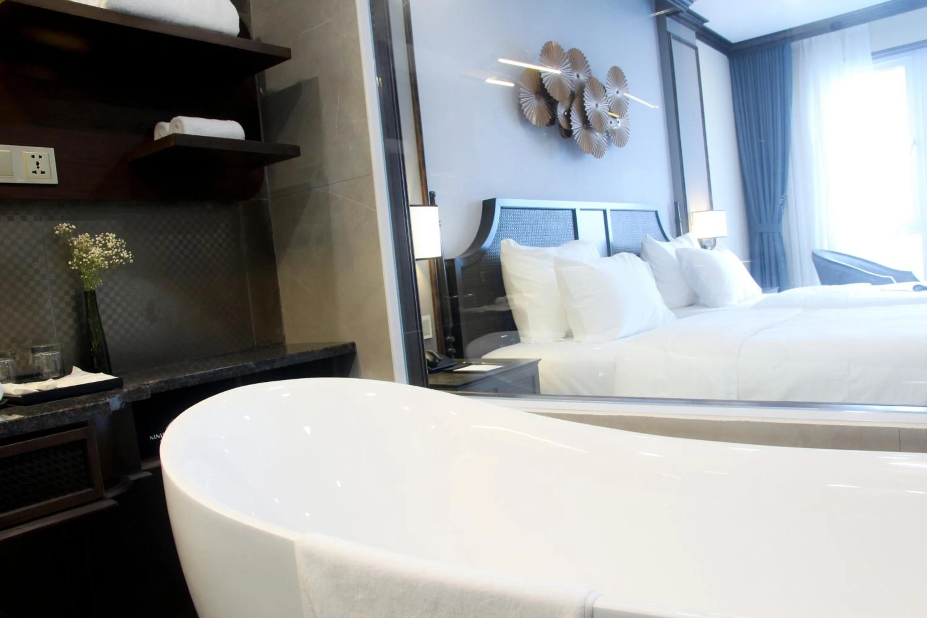 Bathroom, Bed in Ninh Binh Legend Hotel