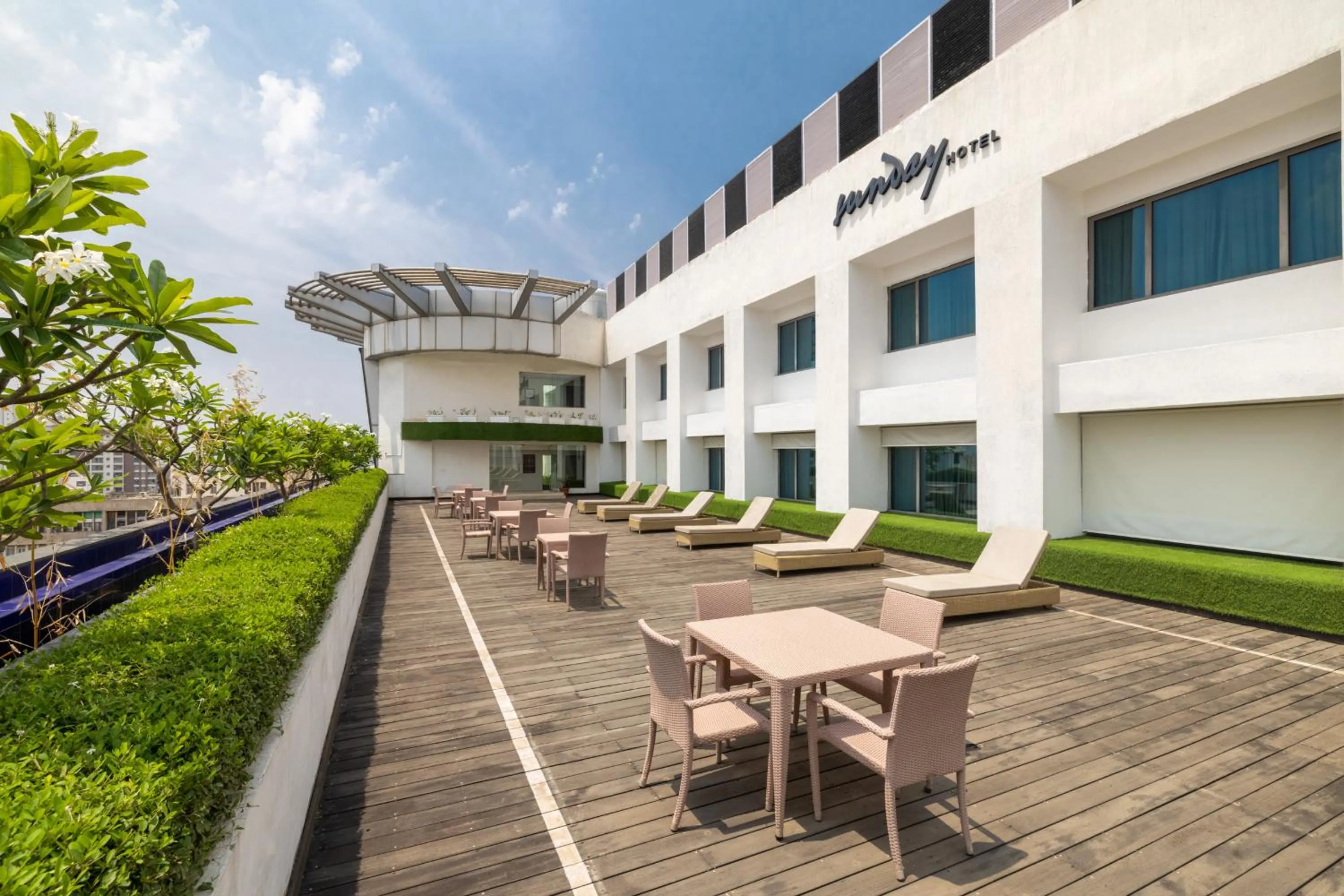Seating area in Sunday Hotel Jaipur