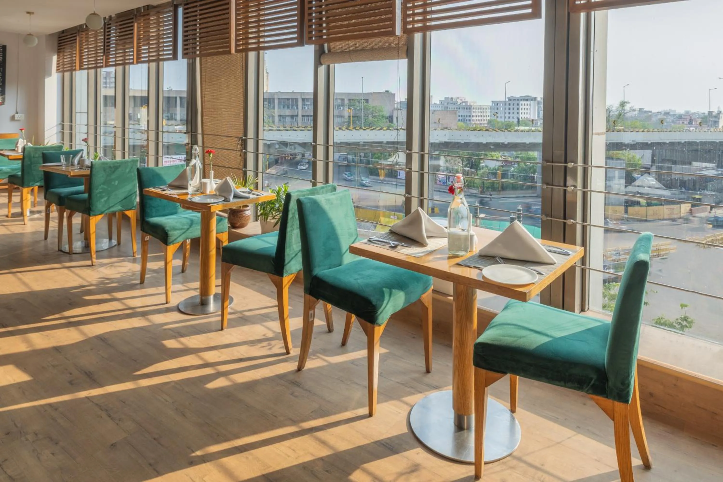 Restaurant/places to eat in Sunday Hotel Jaipur