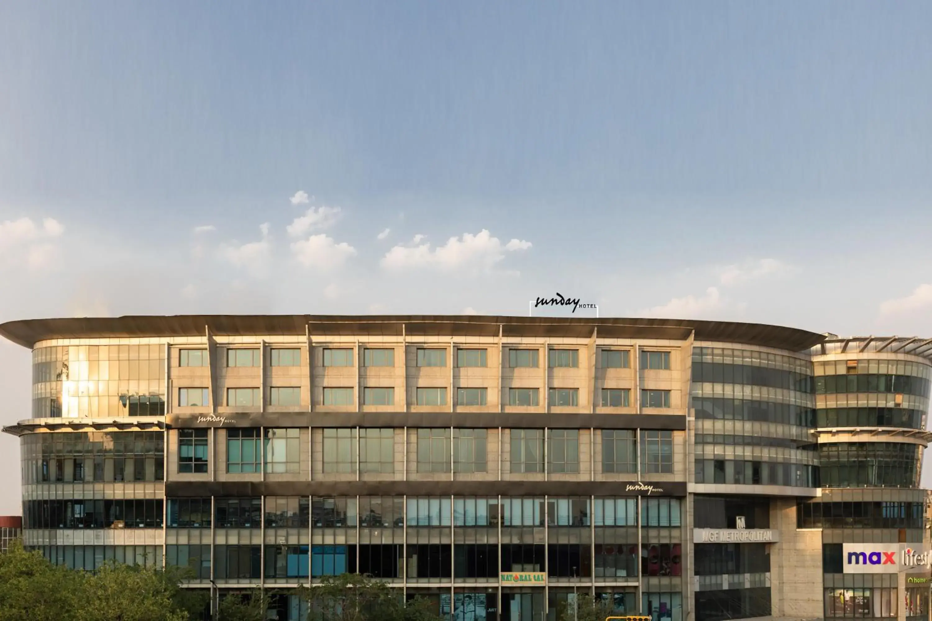 Property building in Sunday Hotel Jaipur Property building in Sunday Hotel Jaipur