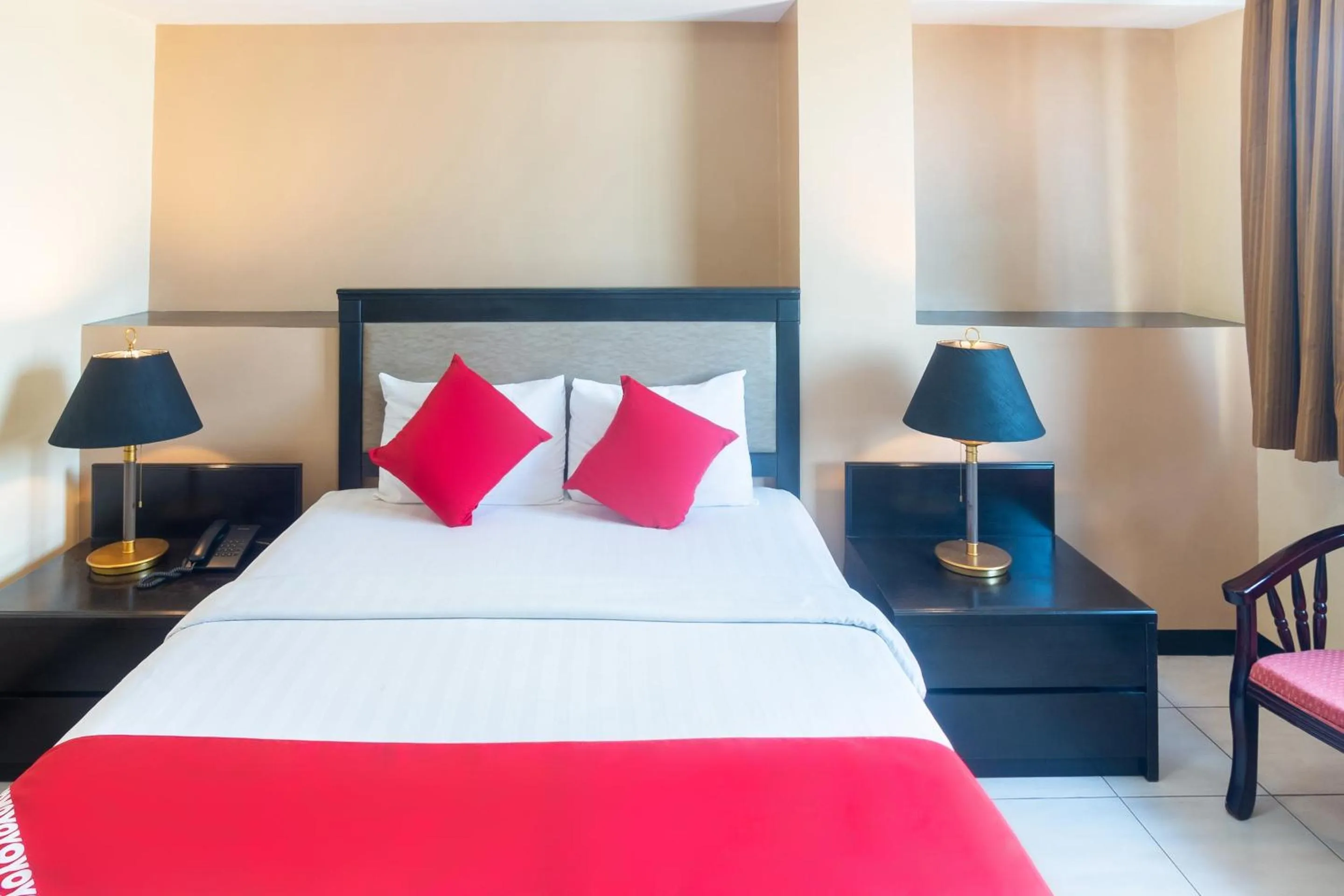 Bedroom in OYO 187 The Maxwell Hotel