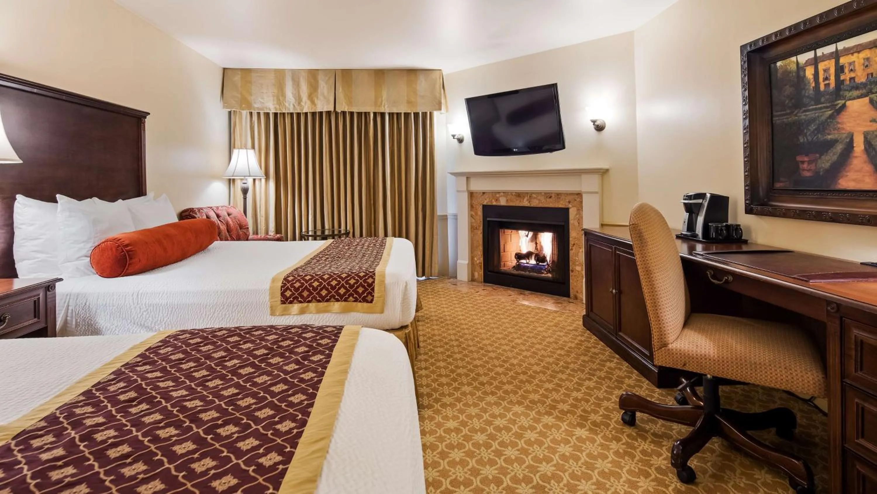 Photo of the whole room, Bed in Victorian Inn