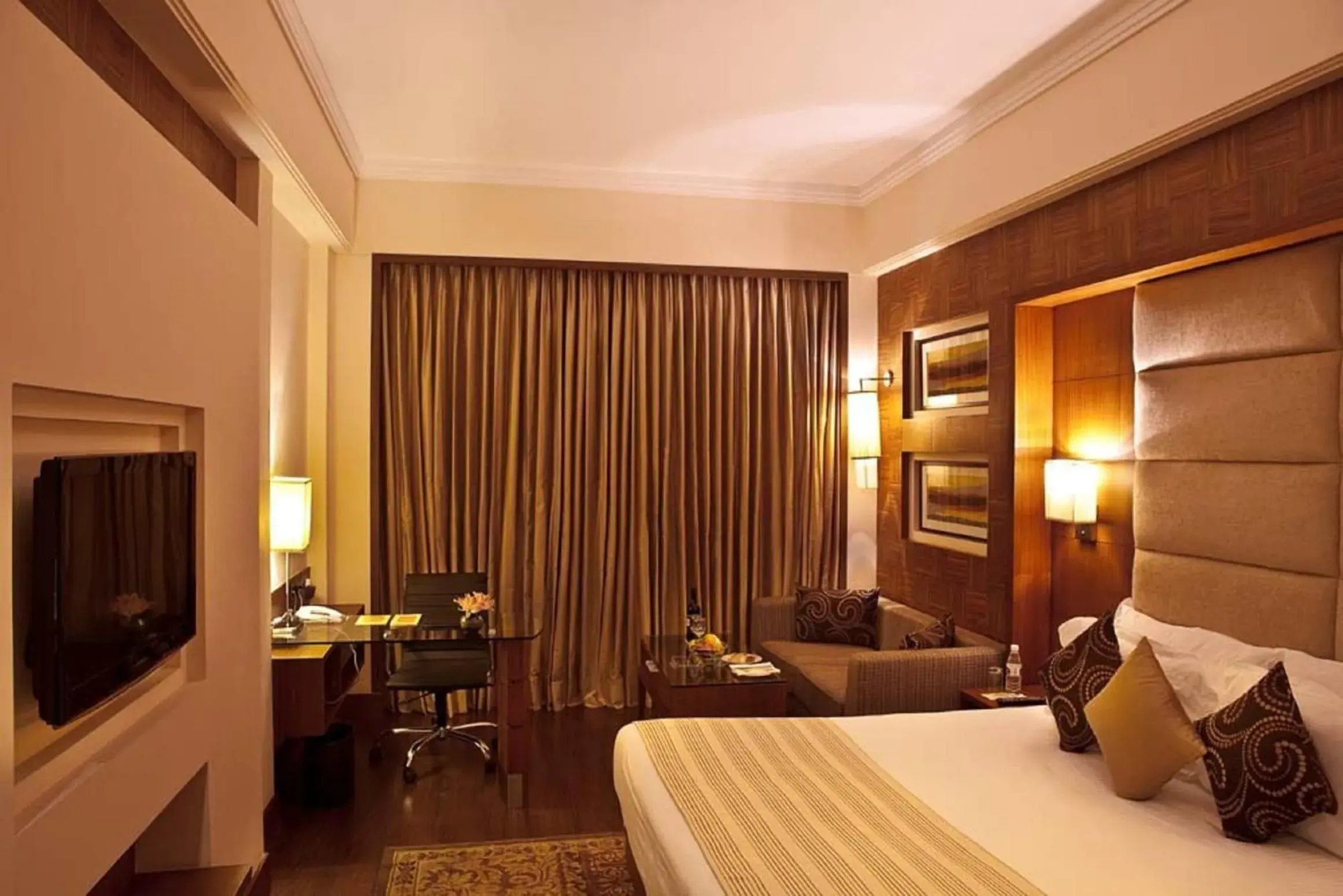 Bed in The Bristol Hotel - Gurgaon