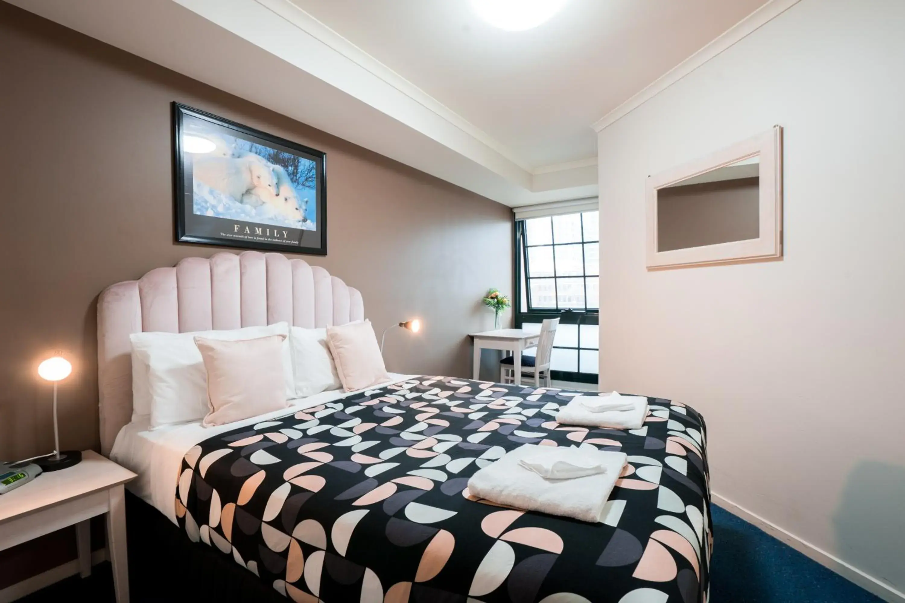 Bed in HarbourView Apartment Hotel (now Arrow on Spencer) Bed in HarbourView Apartment Hotel (now Arrow on Spencer)