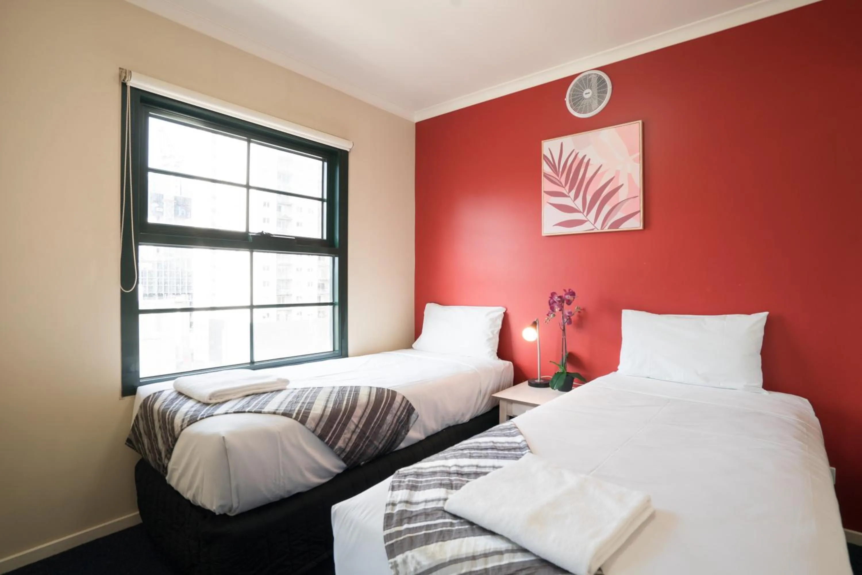 Bed in HarbourView Apartment Hotel (now Arrow on Spencer)