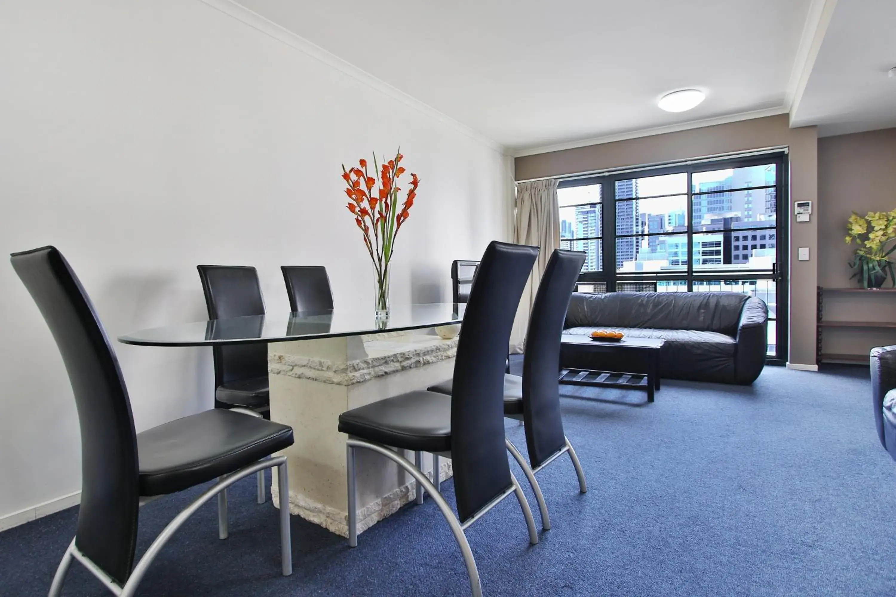 Living room in HarbourView Apartment Hotel (now Arrow on Spencer) Living room in HarbourView Apartment Hotel (now Arrow on Spencer)