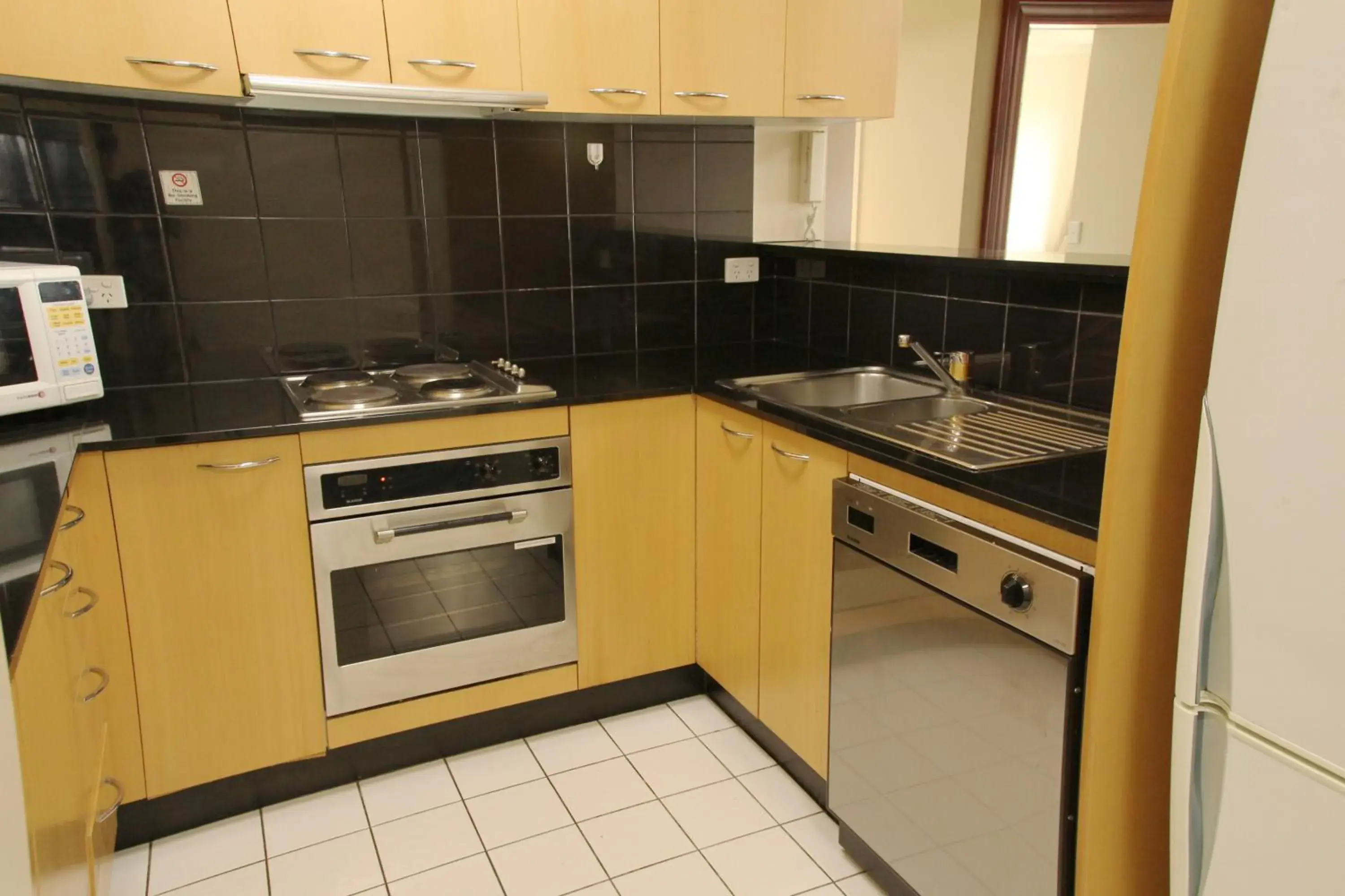 Kitchen or kitchenette in HarbourView Apartment Hotel (now Arrow on Spencer) Kitchen or kitchenette in HarbourView Apartment Hotel (now Arrow on Spencer)