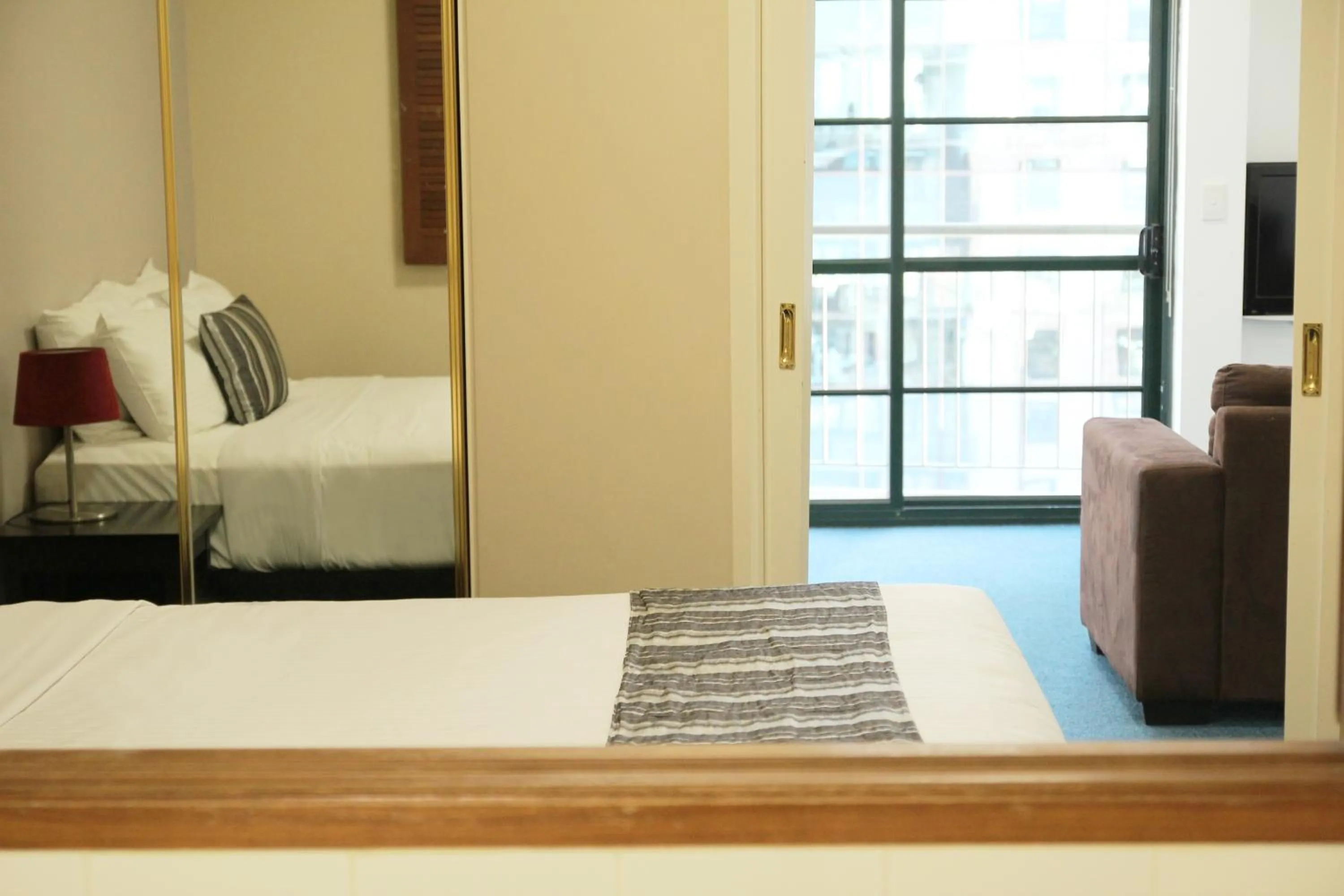 Bedroom, Bed in HarbourView Apartment Hotel (now Arrow on Spencer)