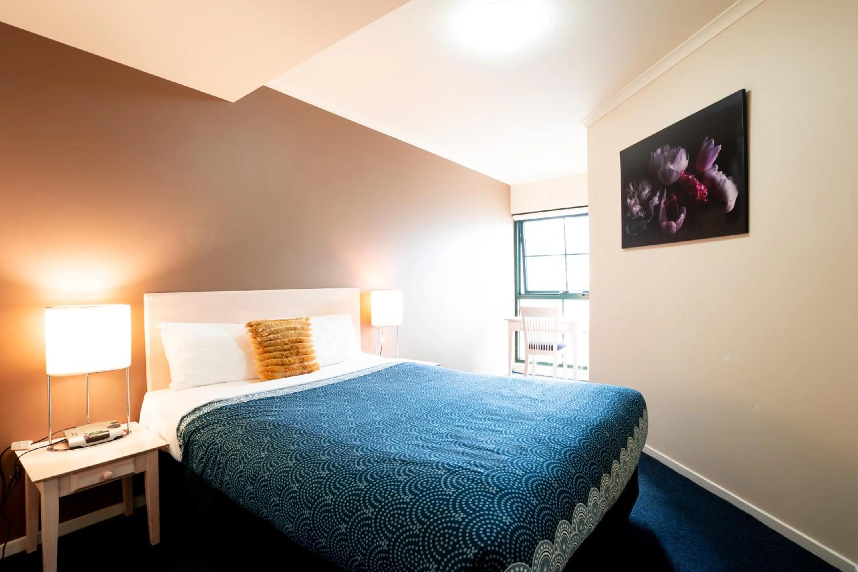 Bed in HarbourView Apartment Hotel (now Arrow on Spencer)