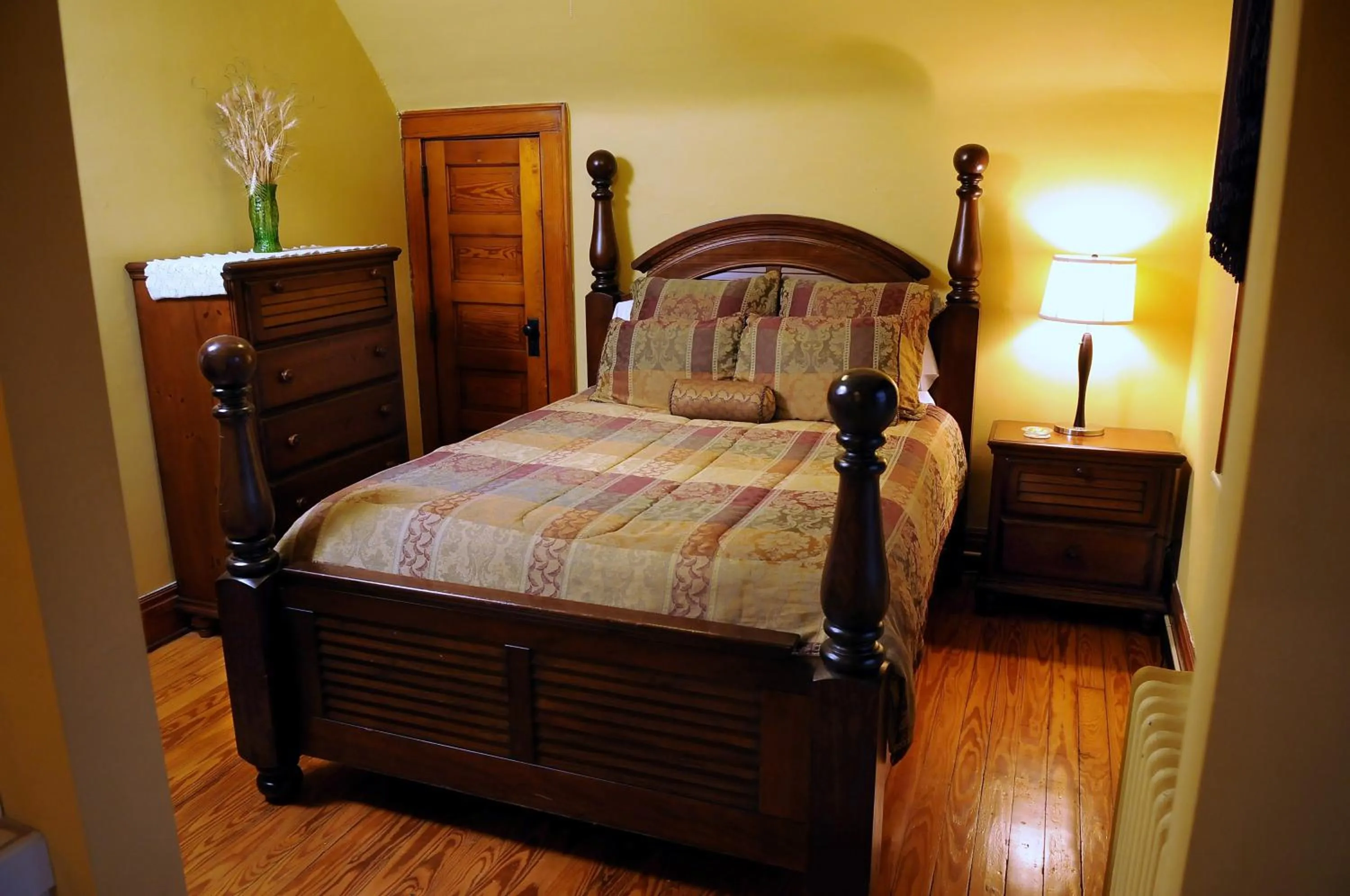 Bed in The Oliver Inn