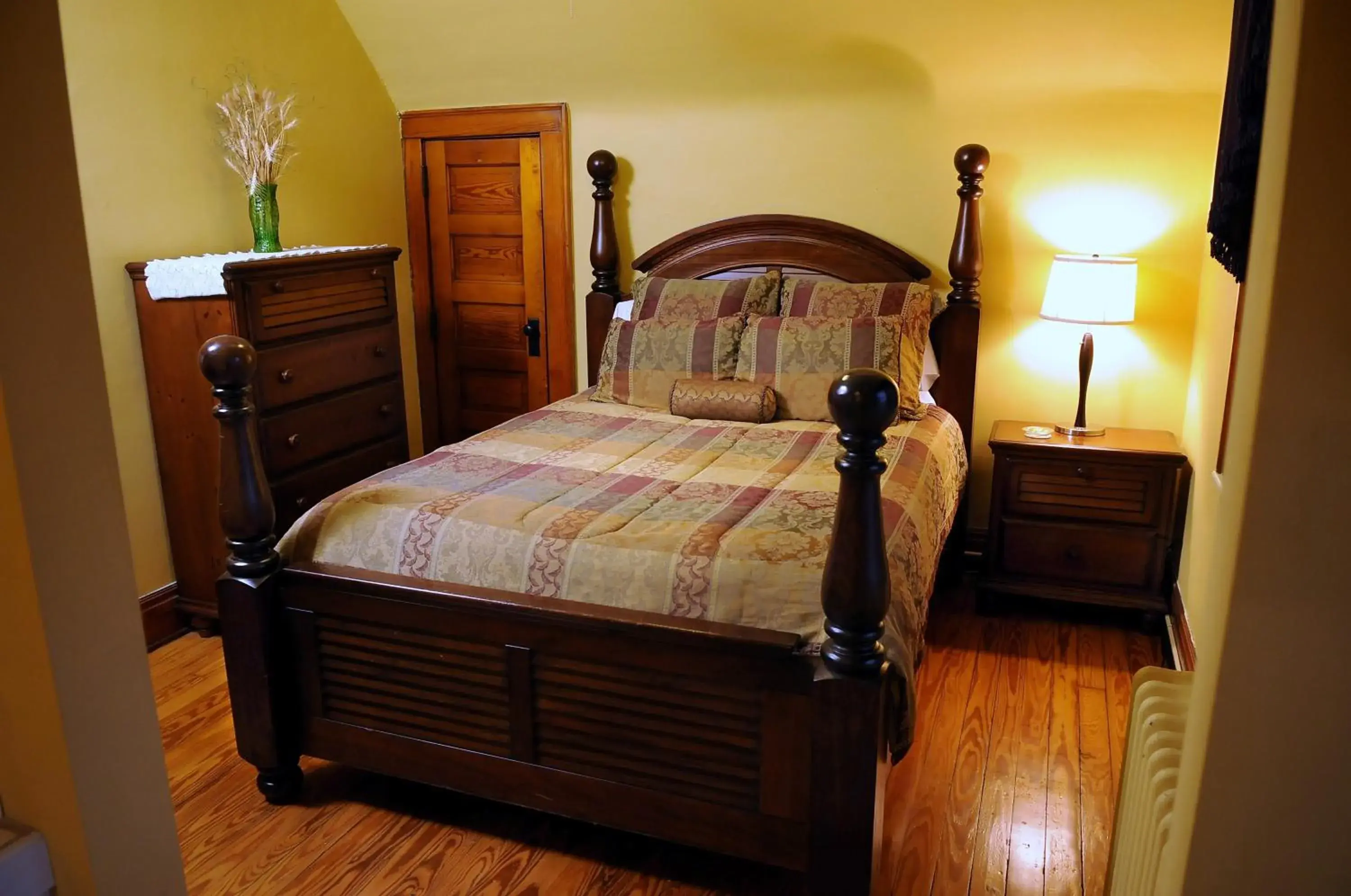 Bed in The Oliver Inn Bed in The Oliver Inn