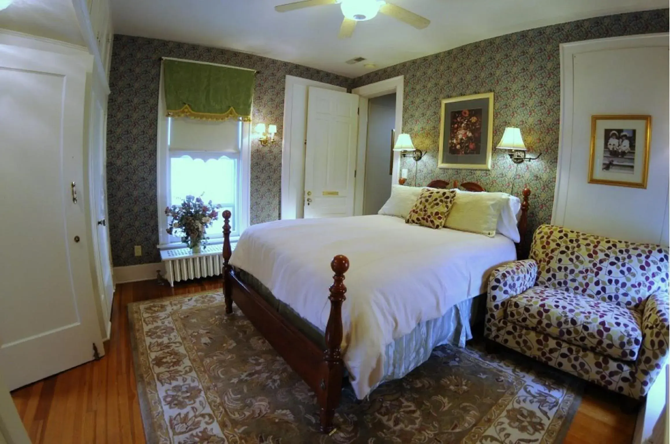 Bed in The Oliver Inn Bed in The Oliver Inn