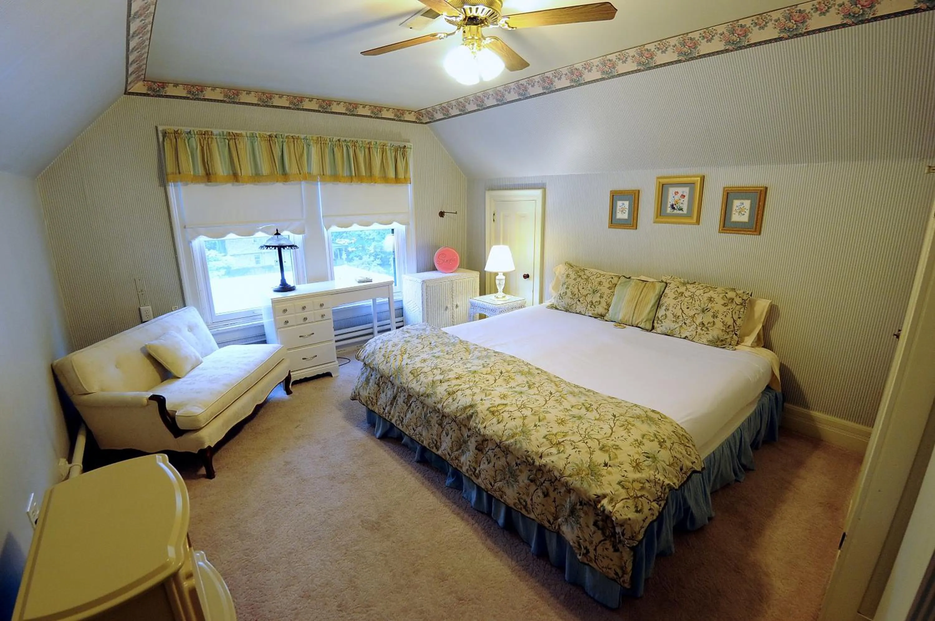 Bed in The Oliver Inn