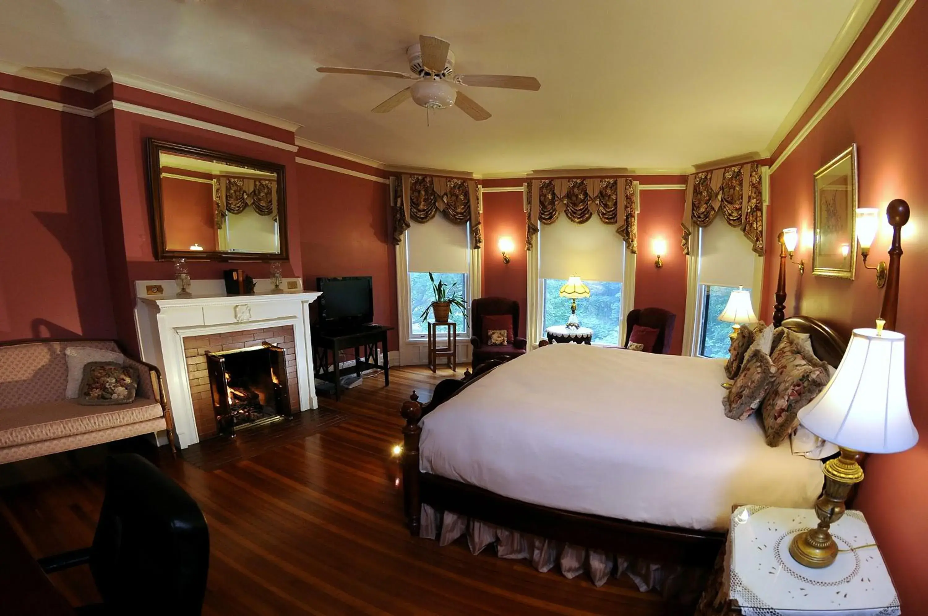 Bed in The Oliver Inn Bed in The Oliver Inn