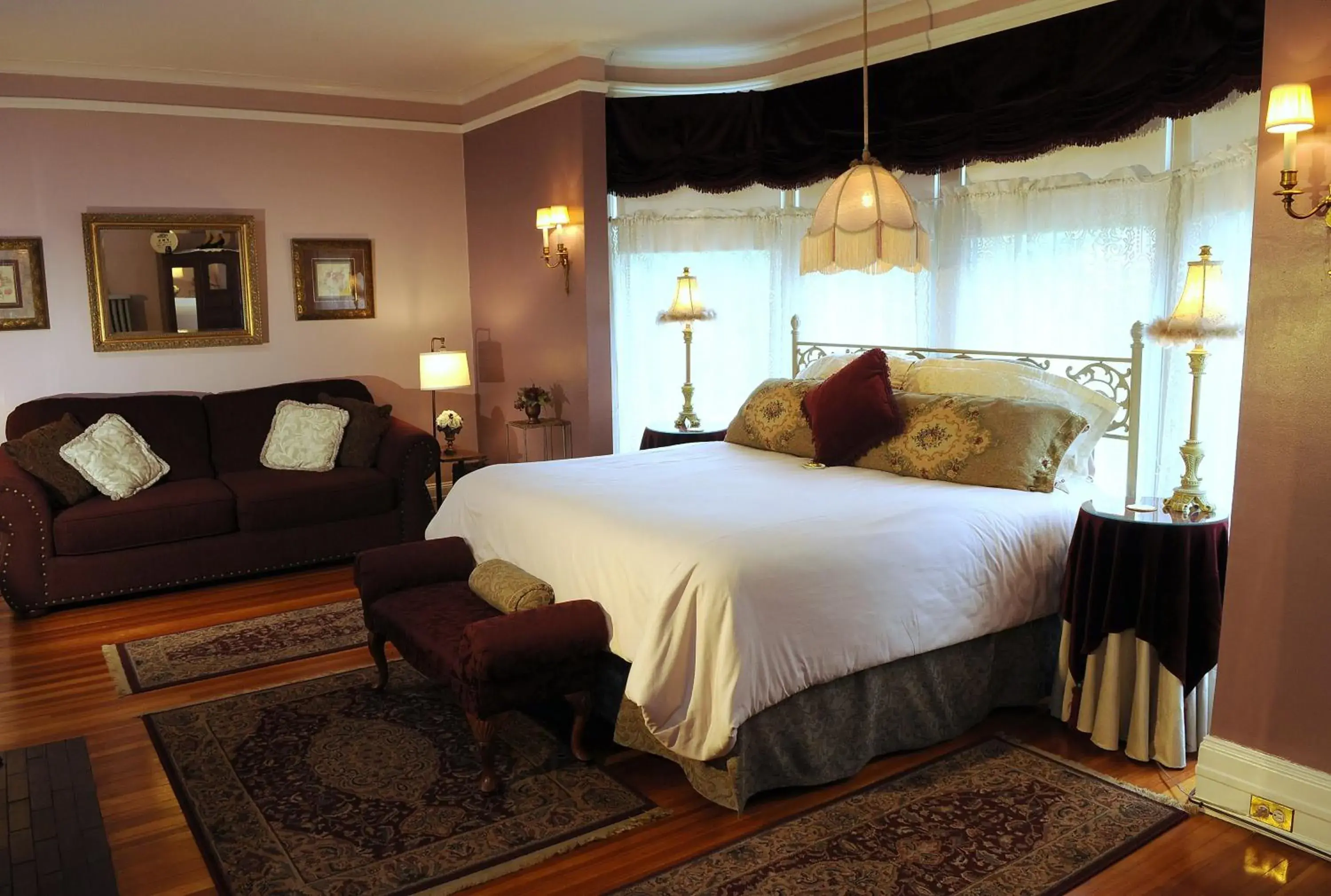 Bed in The Oliver Inn Bed in The Oliver Inn