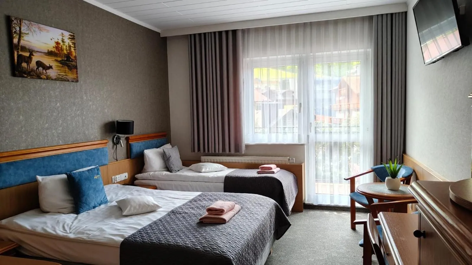 Communal lounge/ TV room, Bed in Olimpia Resort & SPA